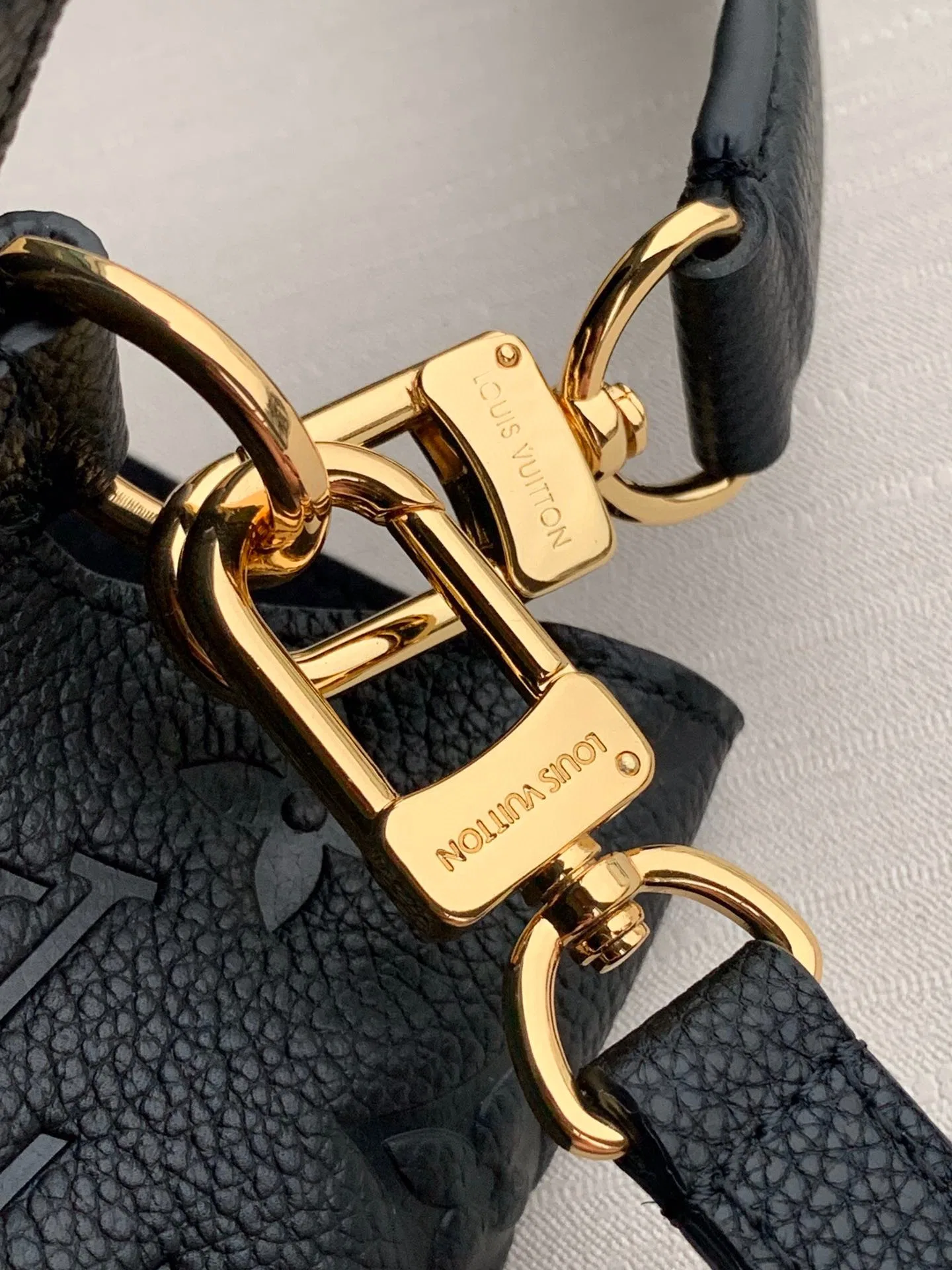 LV 27FW EJMGZXH 065 버킷백 6