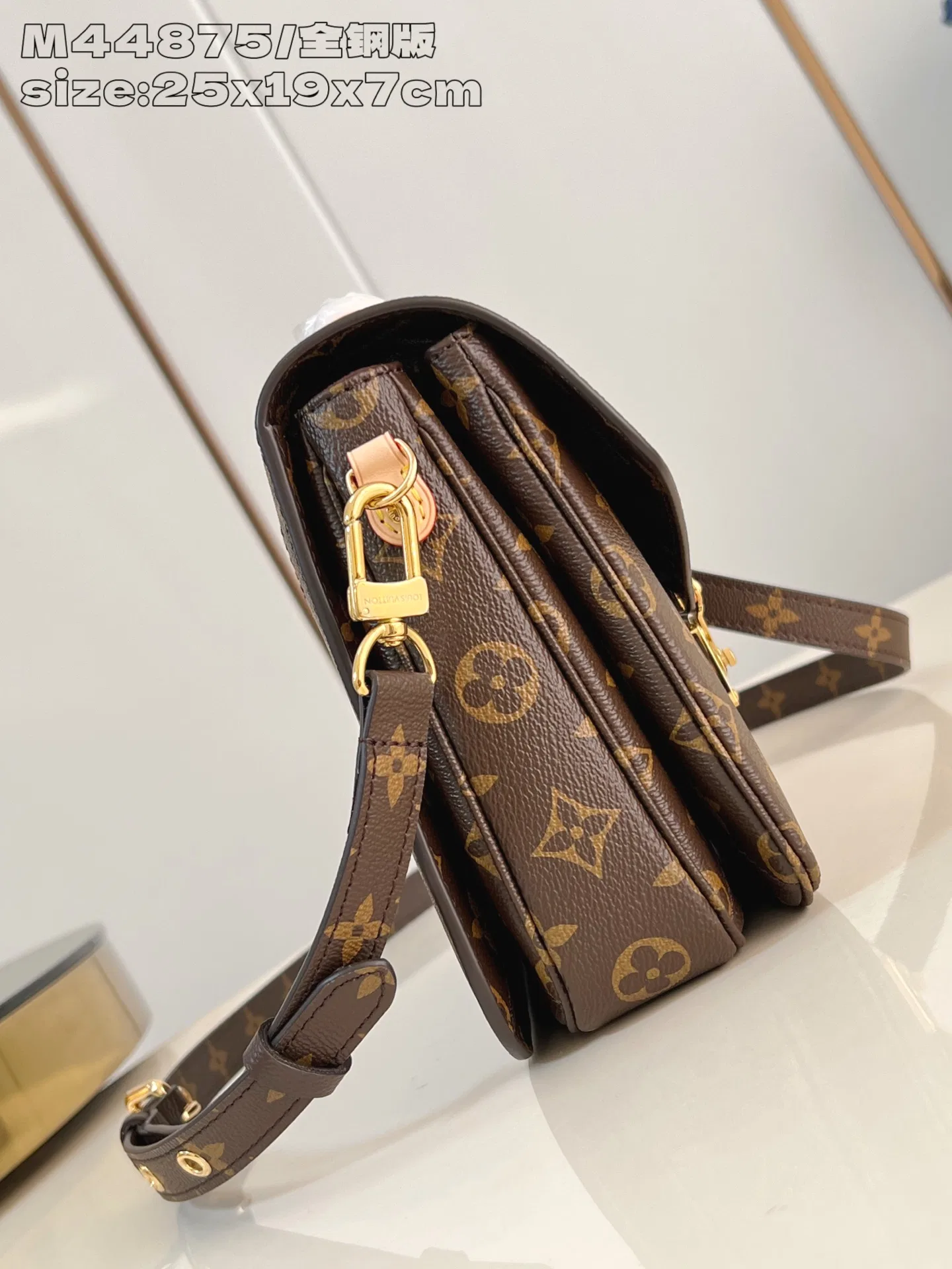 LV 27FW EJMGZXH 074 숄더백 3