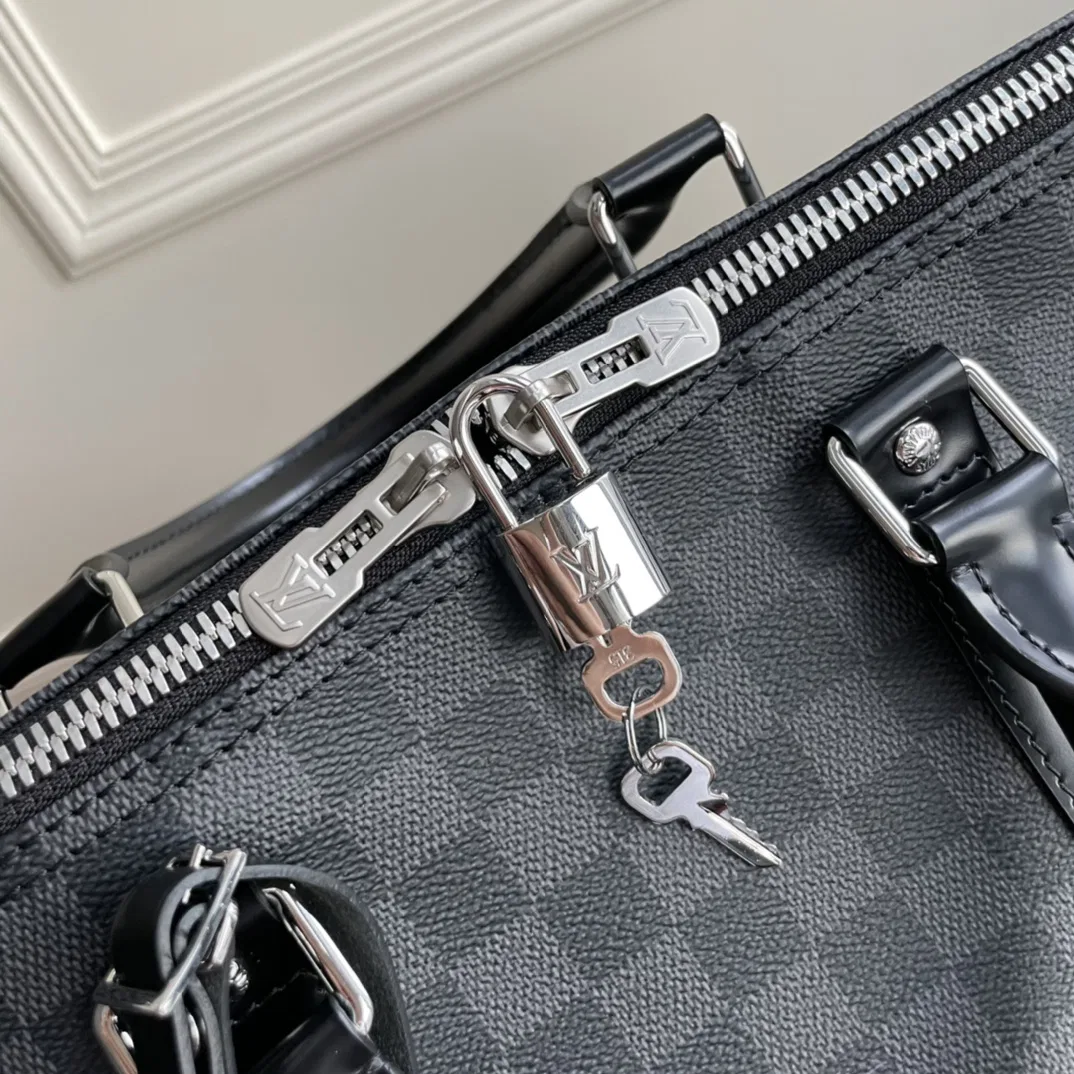 LV 27FW EJMGZXH 126 토트백 4