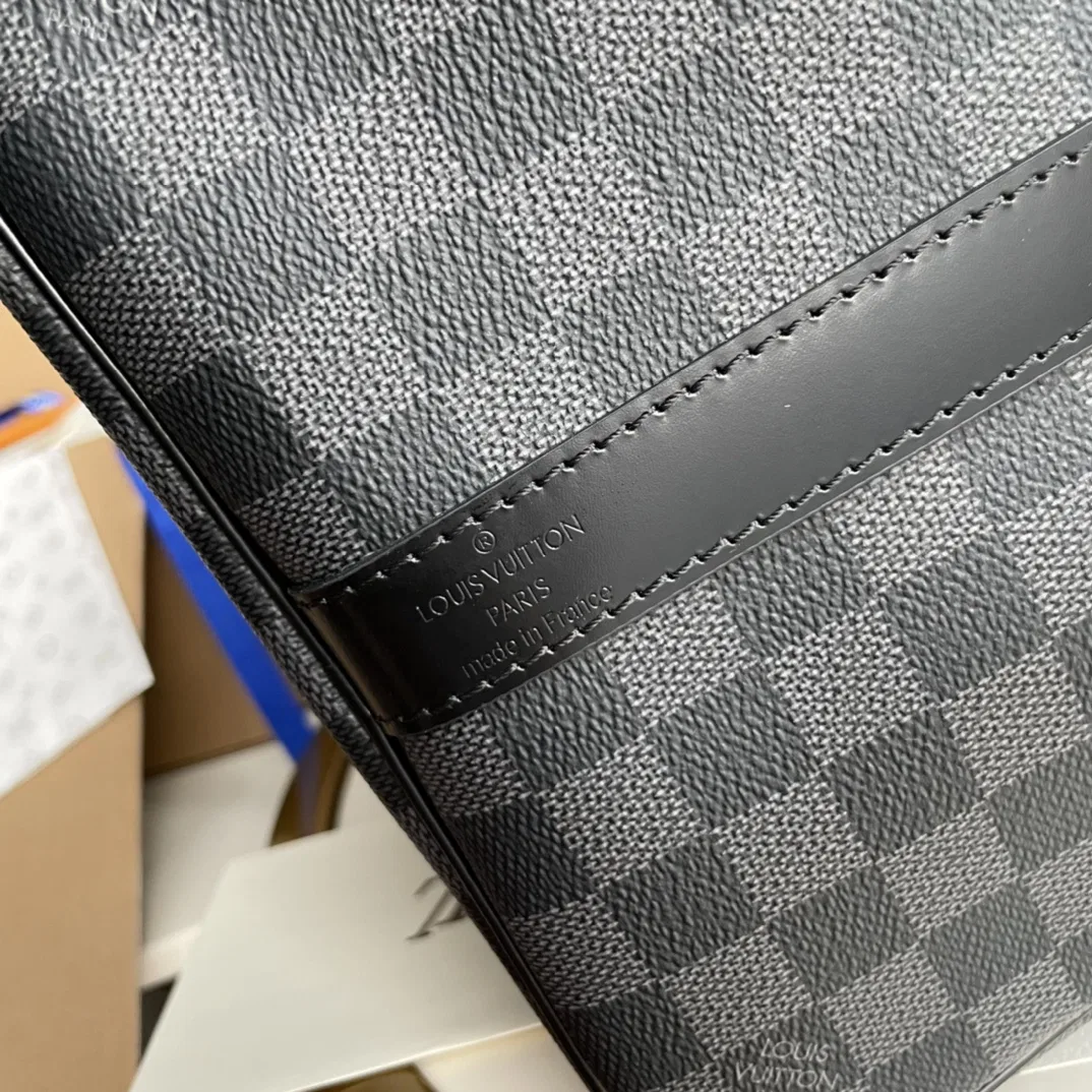 LV 27FW EJMGZXH 126 토트백 6