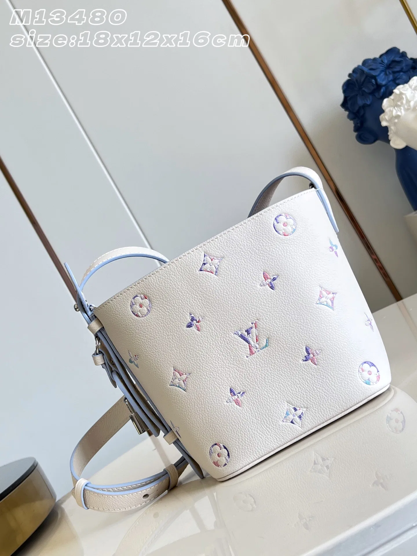 LV 27FW EJMGZXH 138 버킷백