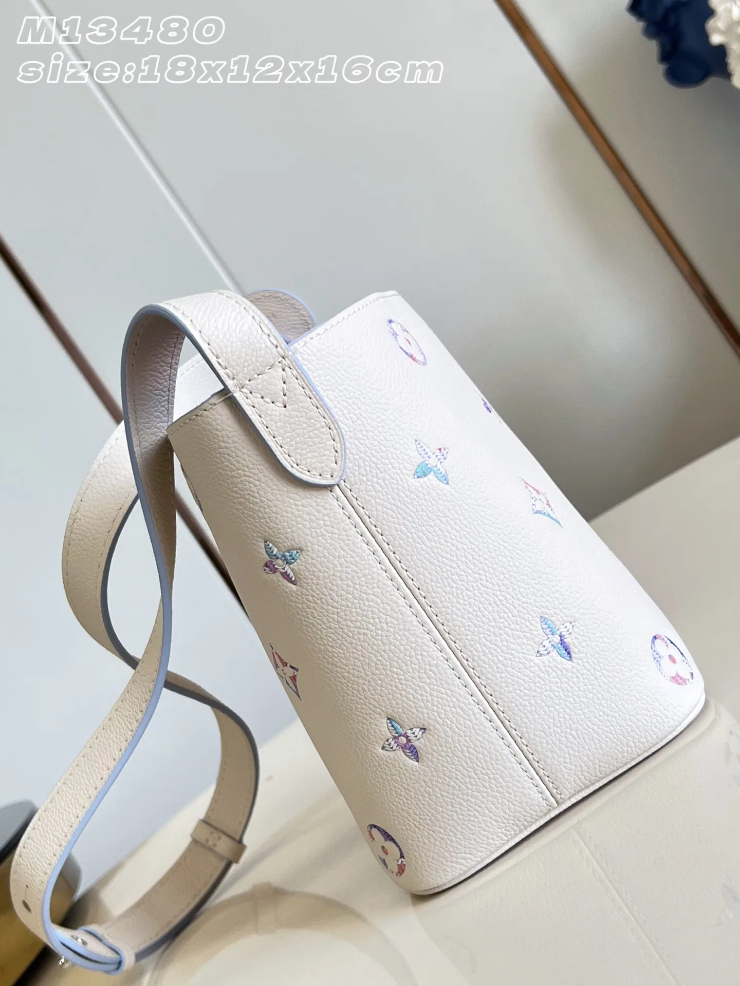 LV 27FW EJMGZXH 138 버킷백 5