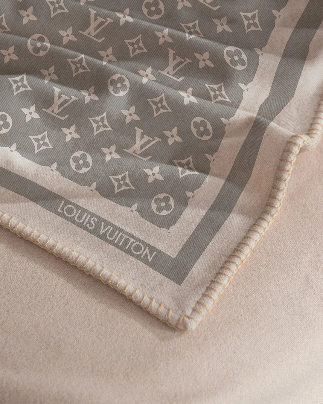 LV 27FW IOVASIY 004 담요 3