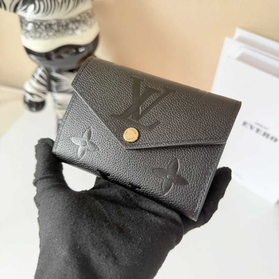 LV 27FW JBJVXGJ 046 지갑 3