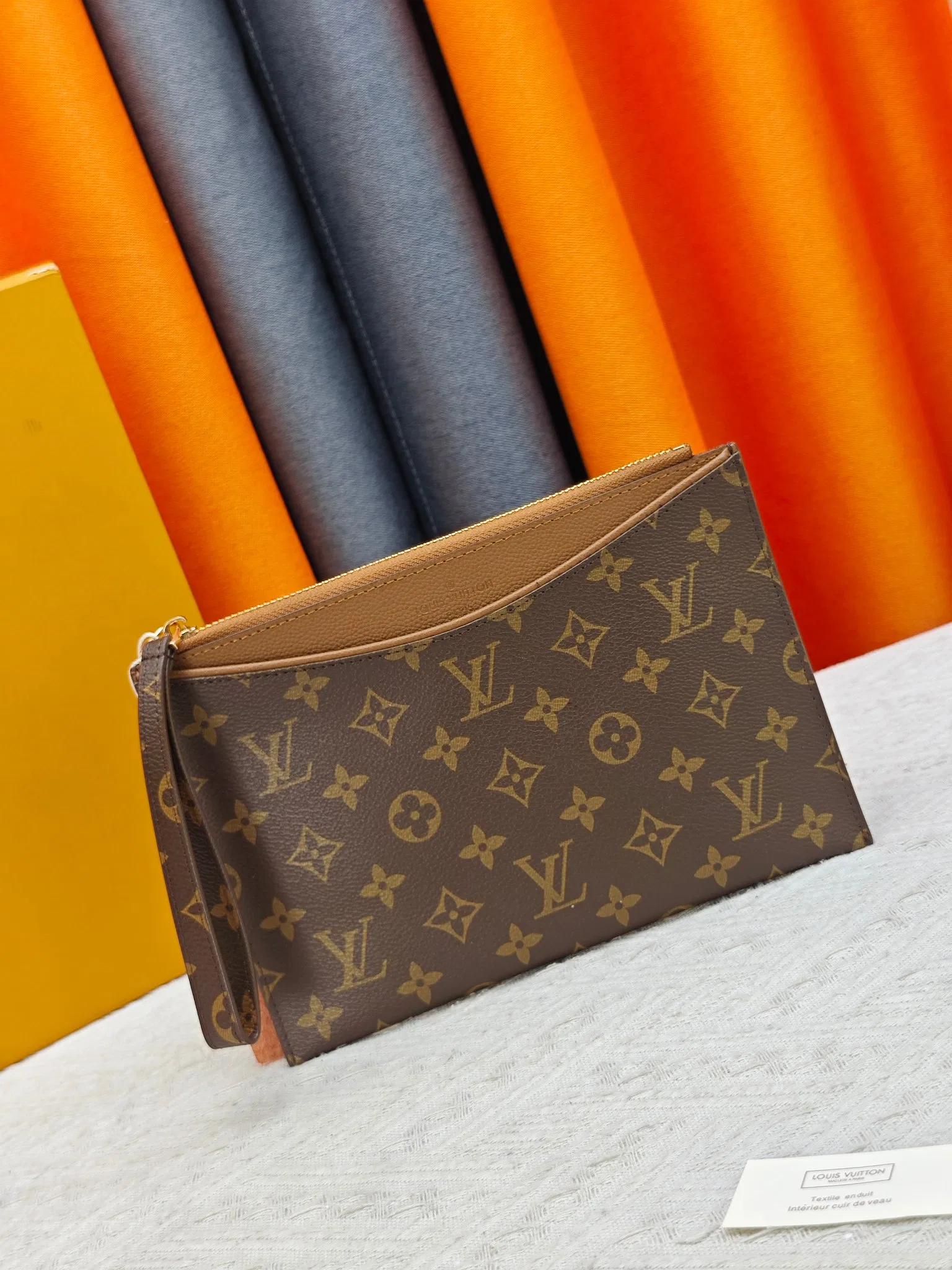 LV 27FW JBJVXGJ 061 클러치