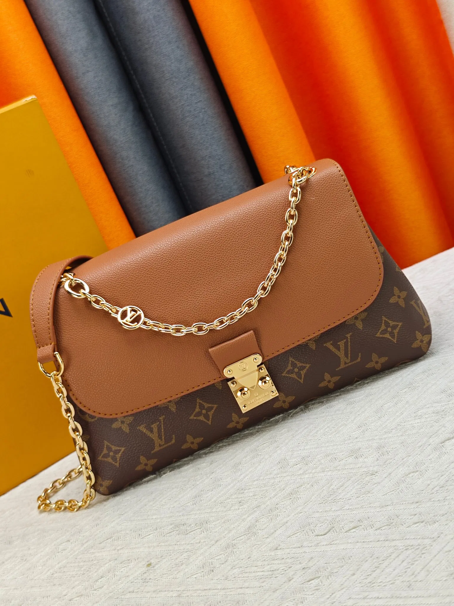 LV 27FW JBJVXGJ 062 숄더백