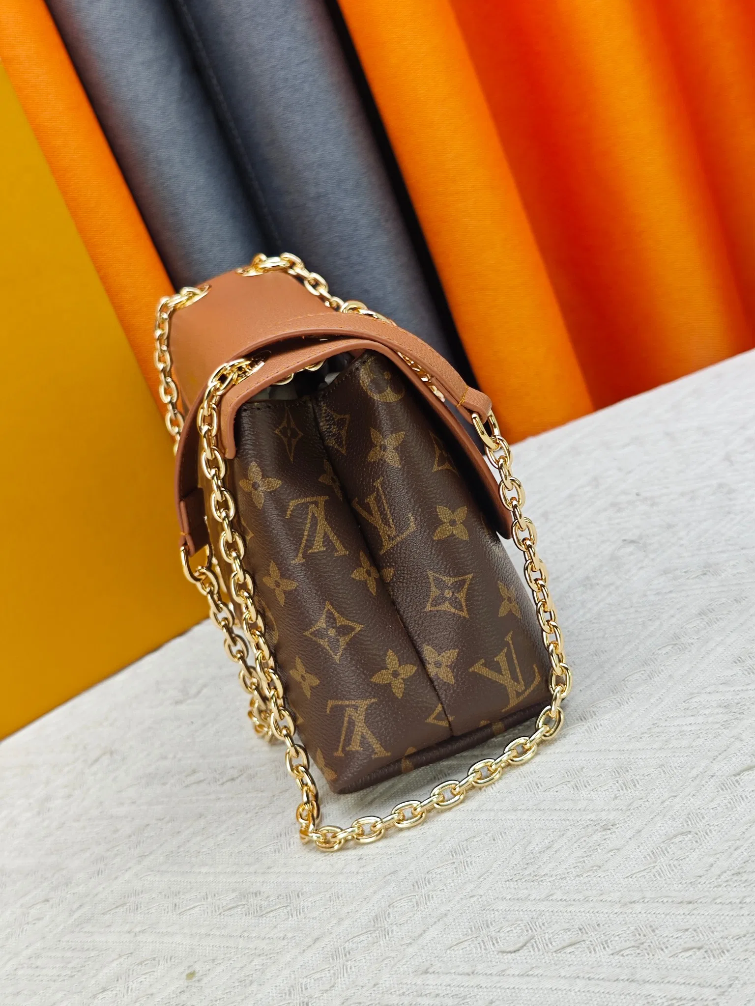 LV 27FW JBJVXGJ 062 숄더백 3