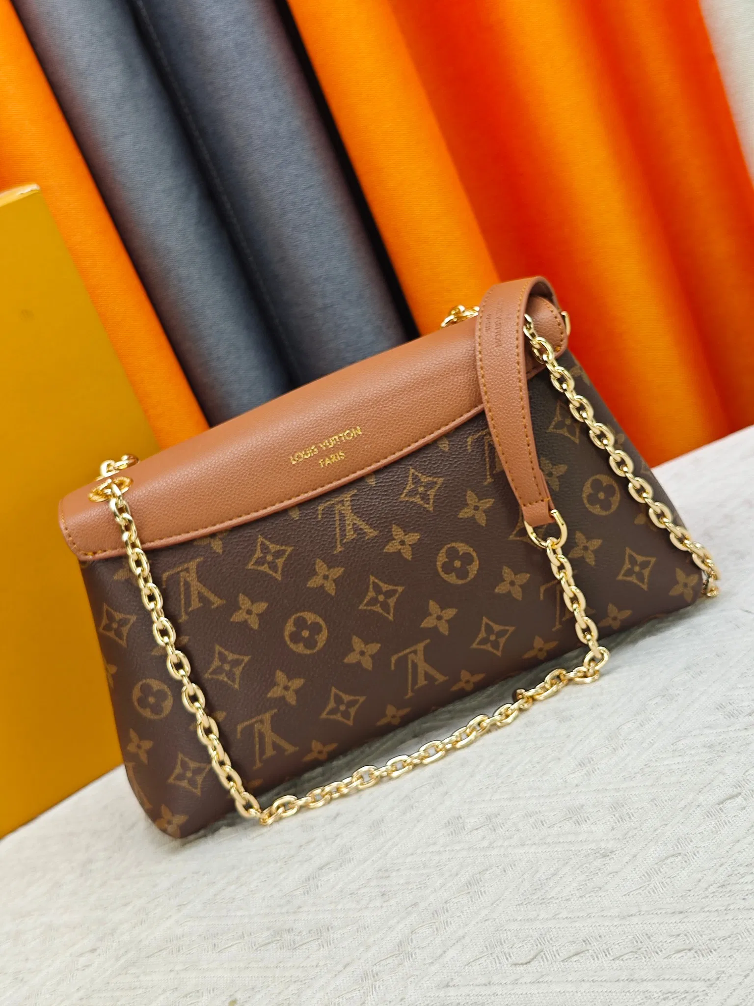LV 27FW JBJVXGJ 062 숄더백 4