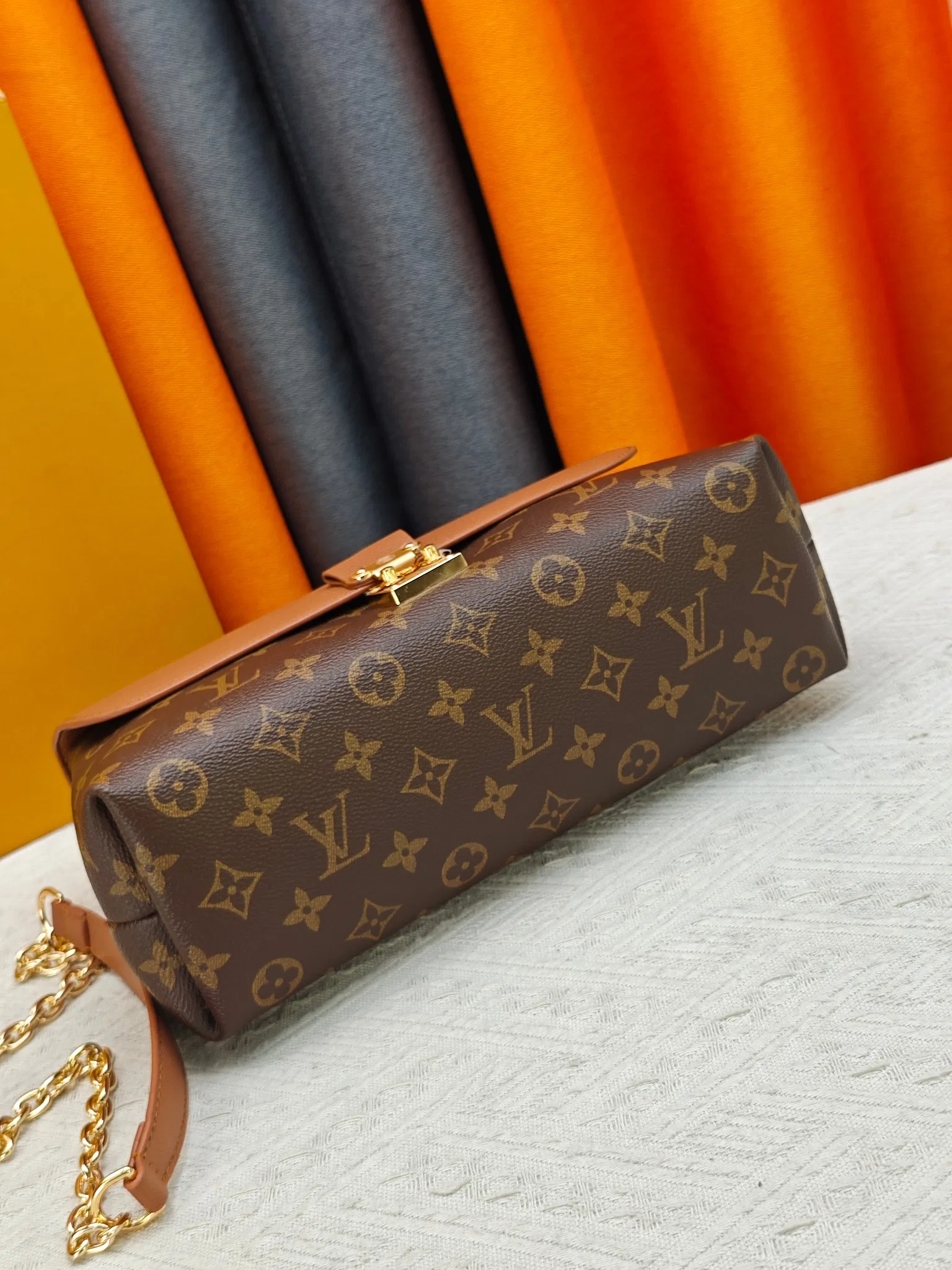 LV 27FW JBJVXGJ 062 숄더백 5