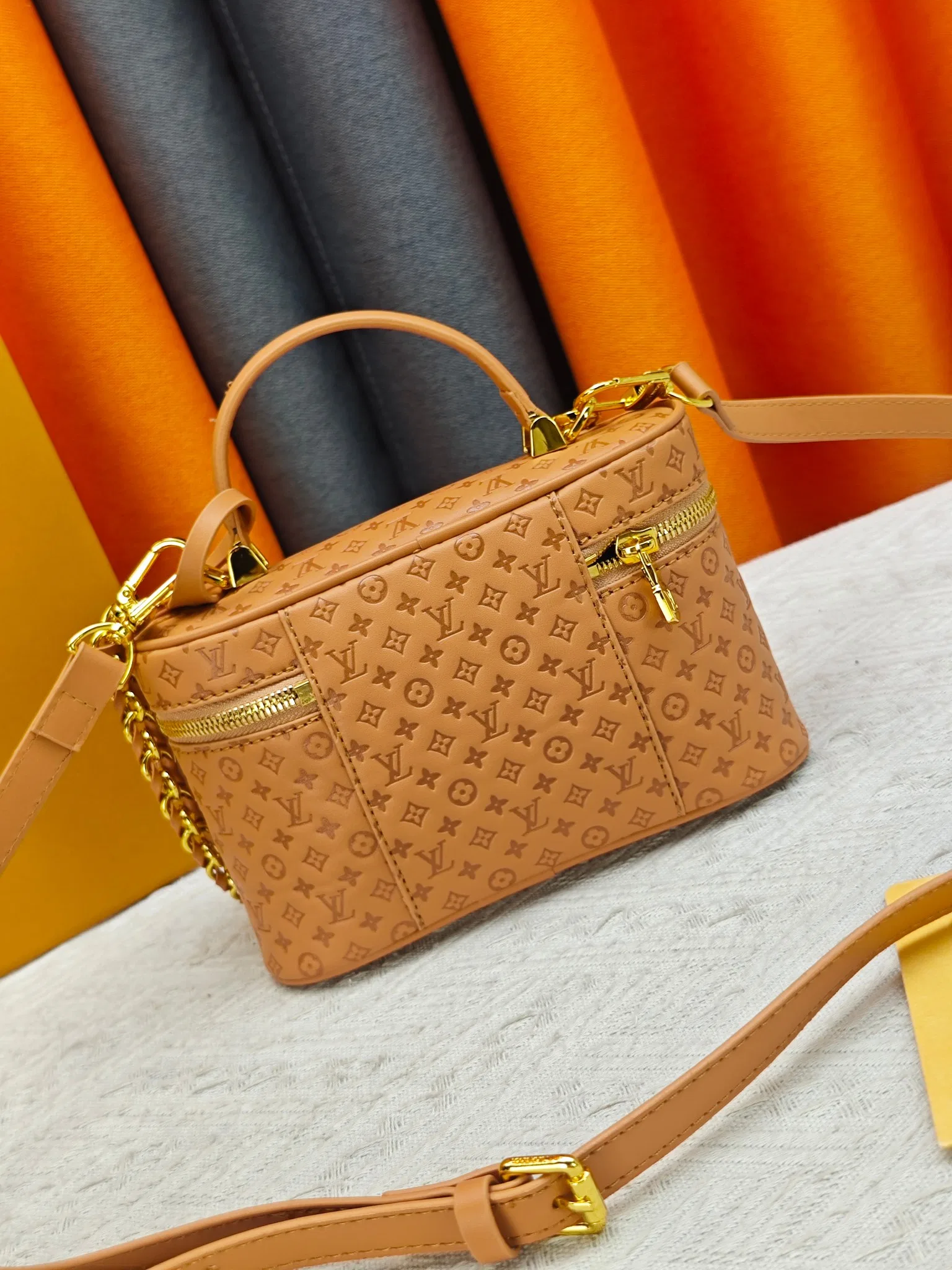 LV 27FW JBJVXGJ 063 토트백 4