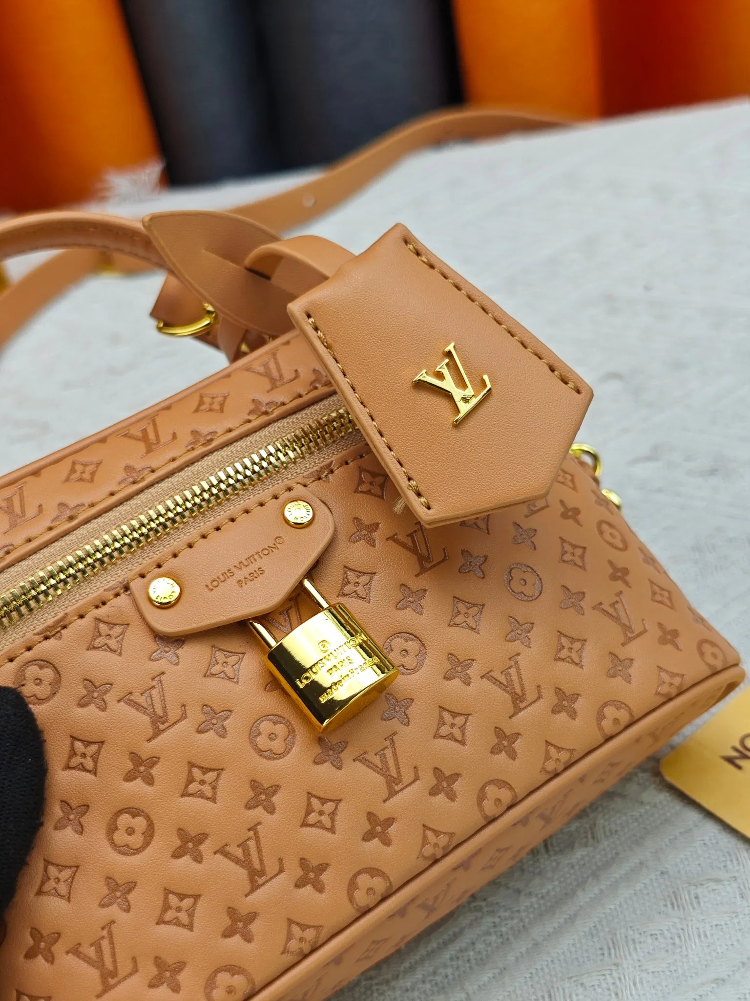LV 27FW JBJVXGJ 063 토트백 6