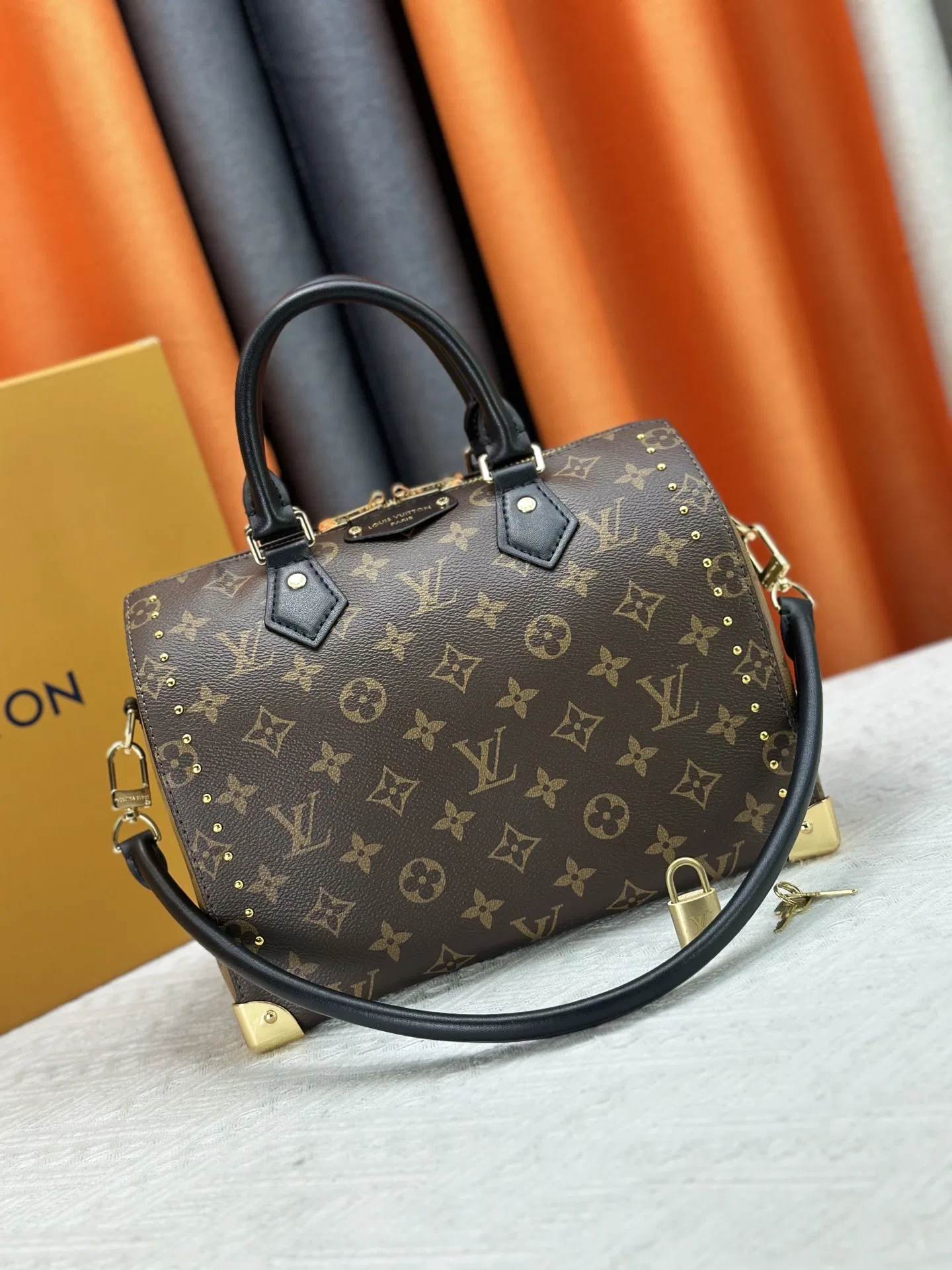LV 27FW JBJVXGJ 069 토트백