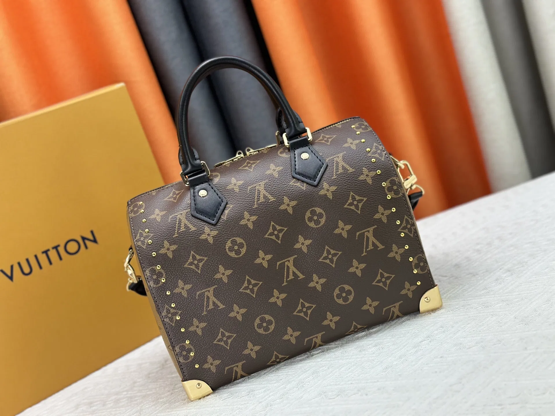 LV 27FW JBJVXGJ 069 토트백 4