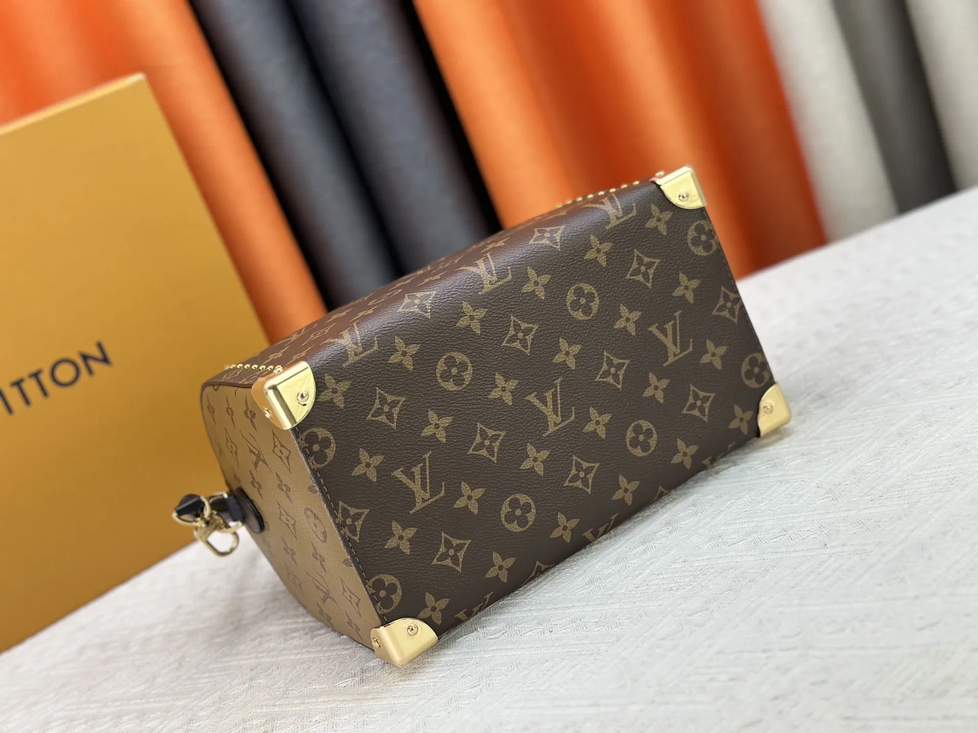 LV 27FW JBJVXGJ 069 토트백 5