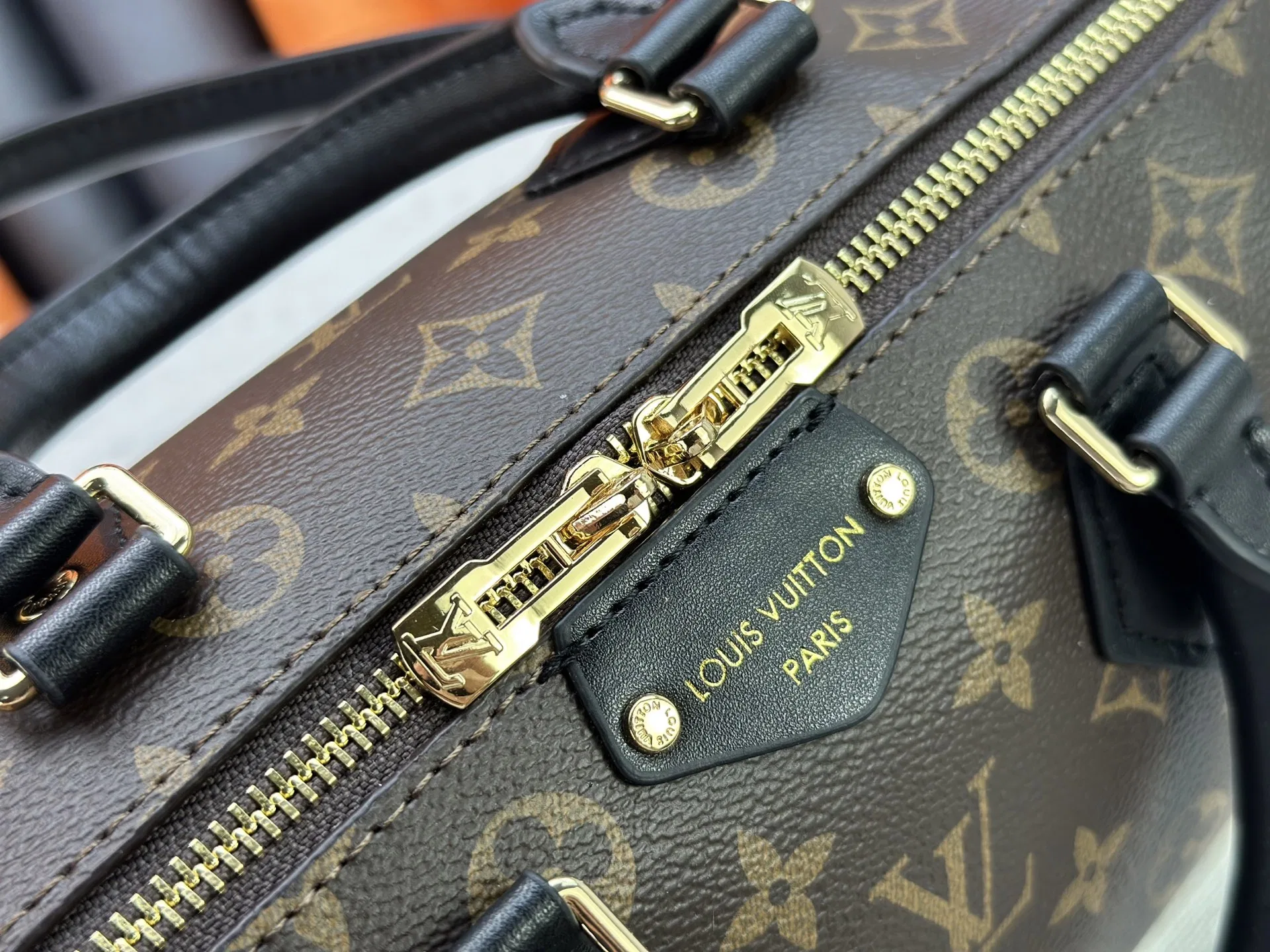 LV 27FW JBJVXGJ 069 토트백 6