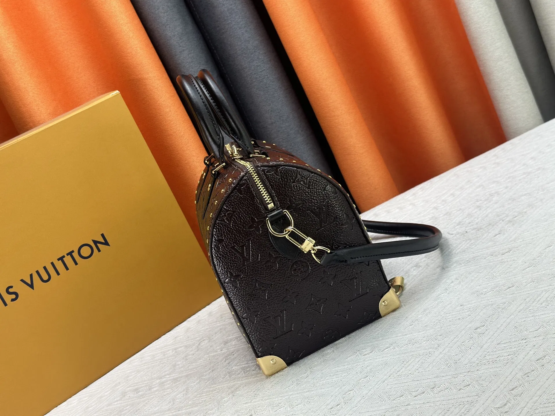 LV 27FW JBJVXGJ 070 토트백 3