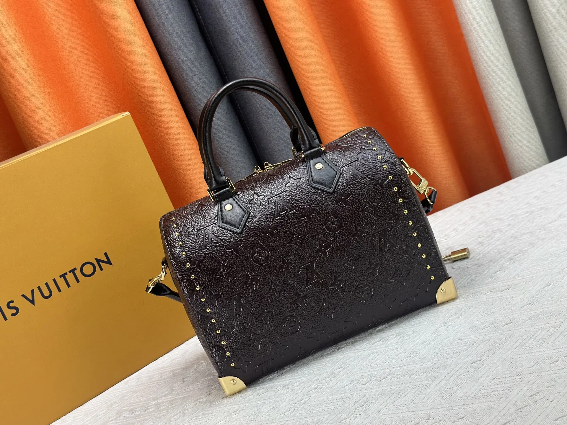 LV 27FW JBJVXGJ 070 토트백 4
