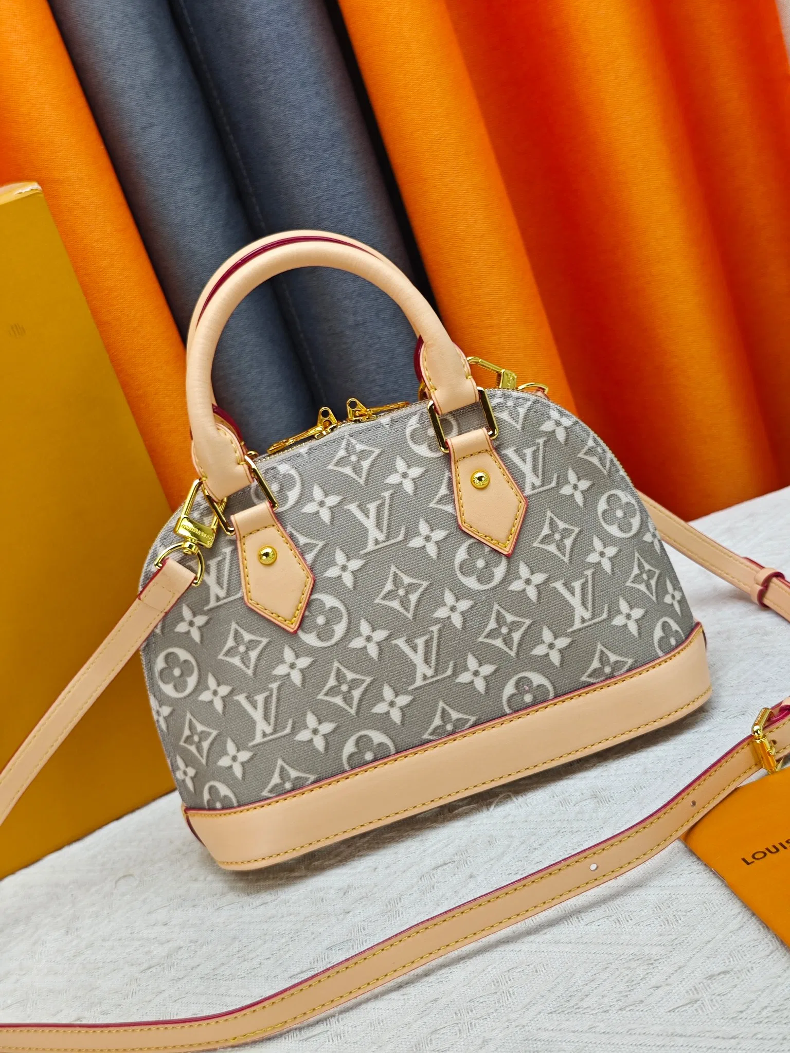 LV 27FW JBJVXGJ 074 토트백 4