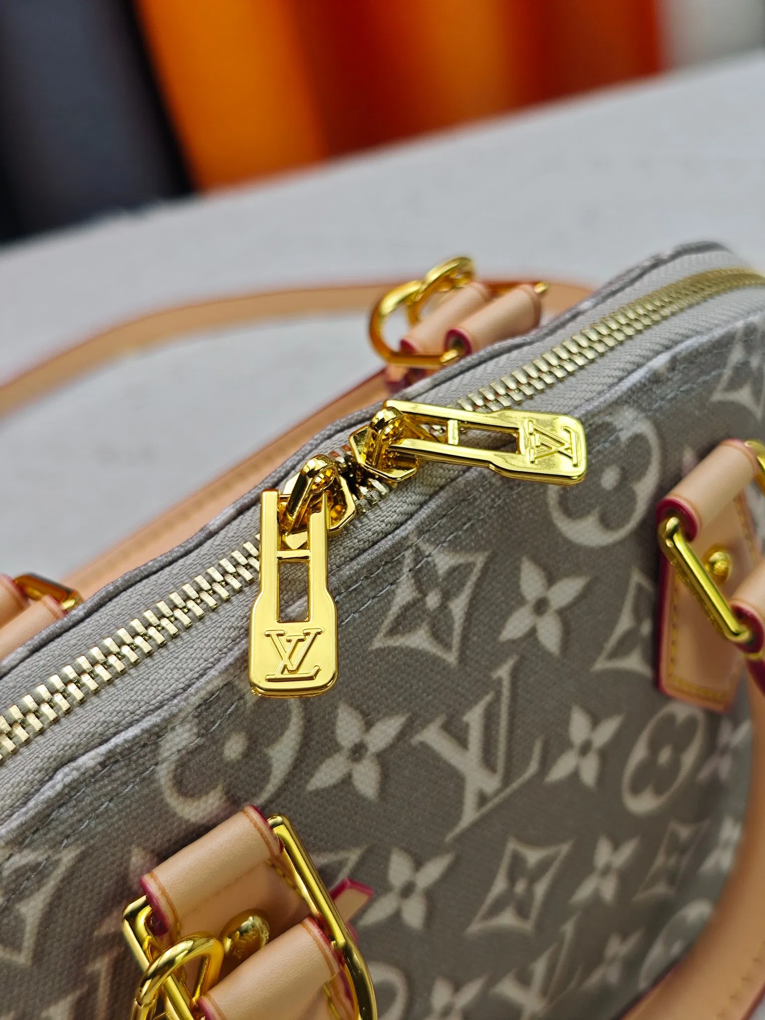 LV 27FW JBJVXGJ 074 토트백 6