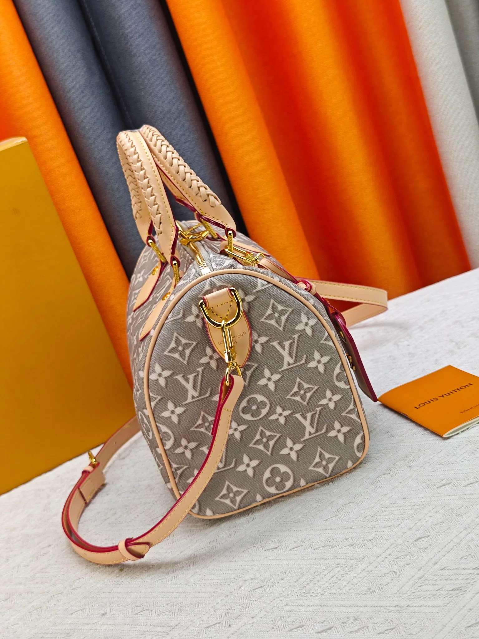 LV 27FW JBJVXGJ 076 토트백 3