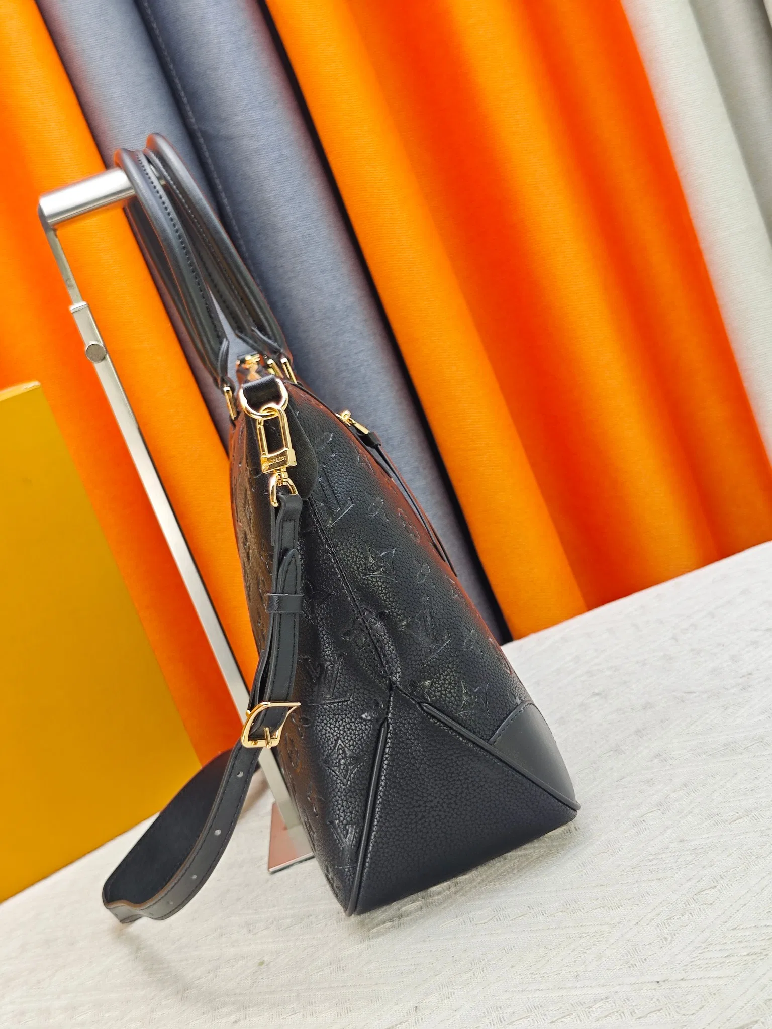 LV 27FW JBJVXGJ 084 토트백 3