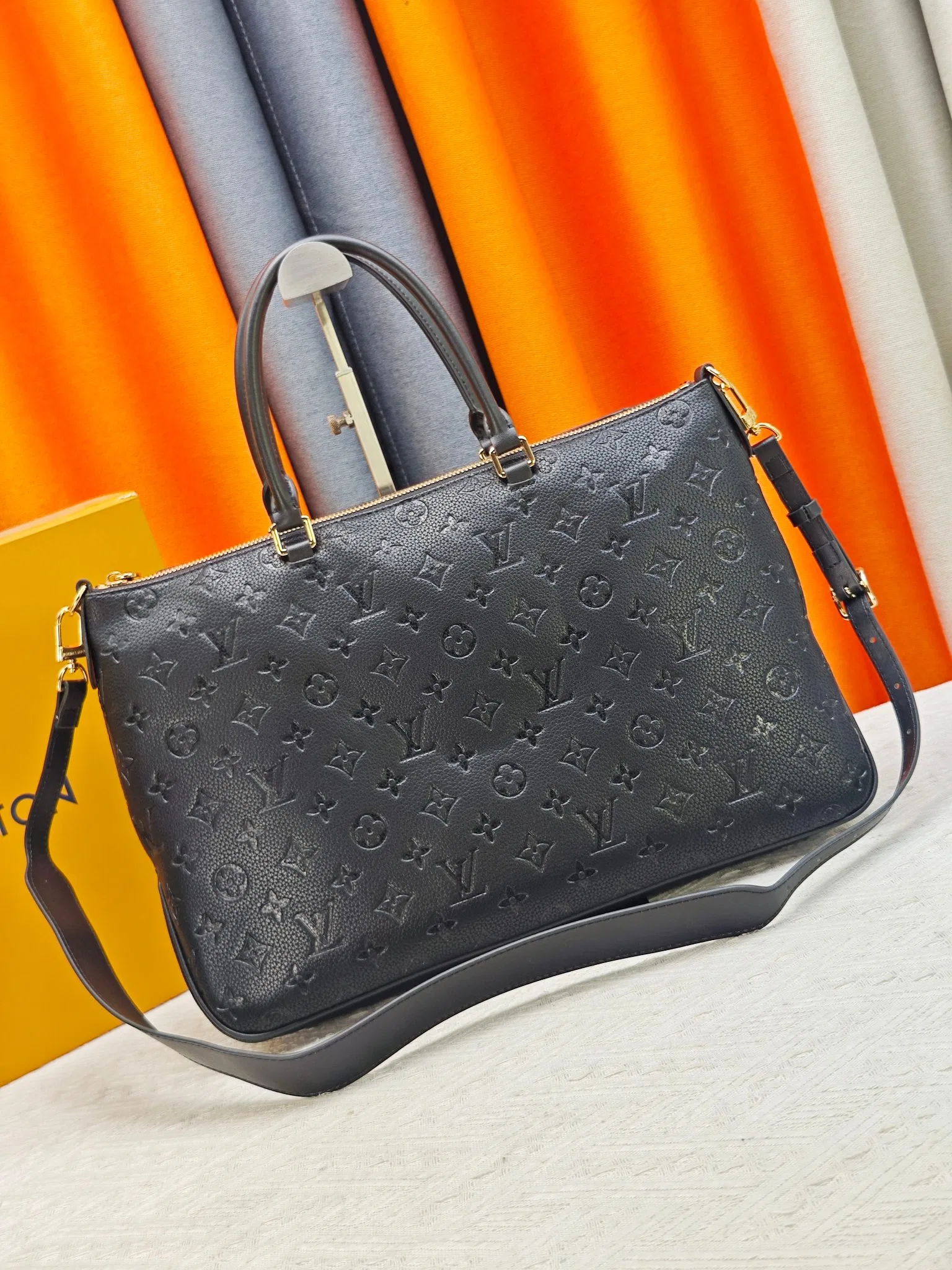LV 27FW JBJVXGJ 084 토트백 4