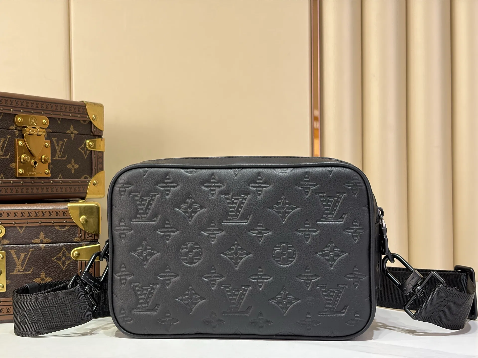 LV 27FW LDWAQLG 126 크로스백 3