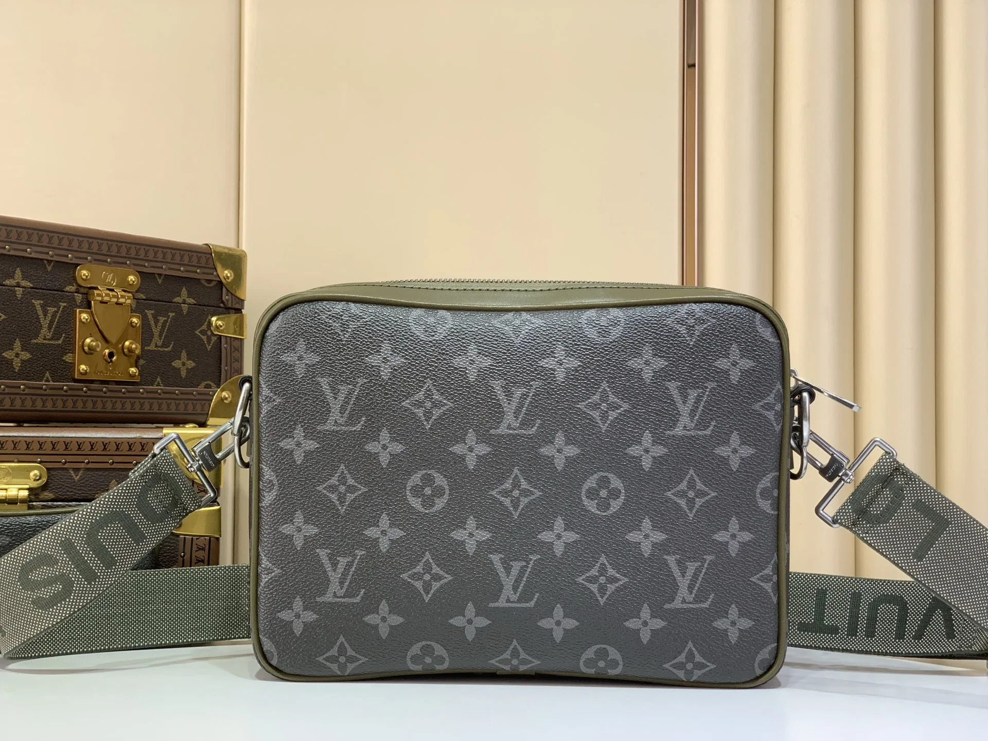 LV 27FW LDWAQLG 129 크로스백 3
