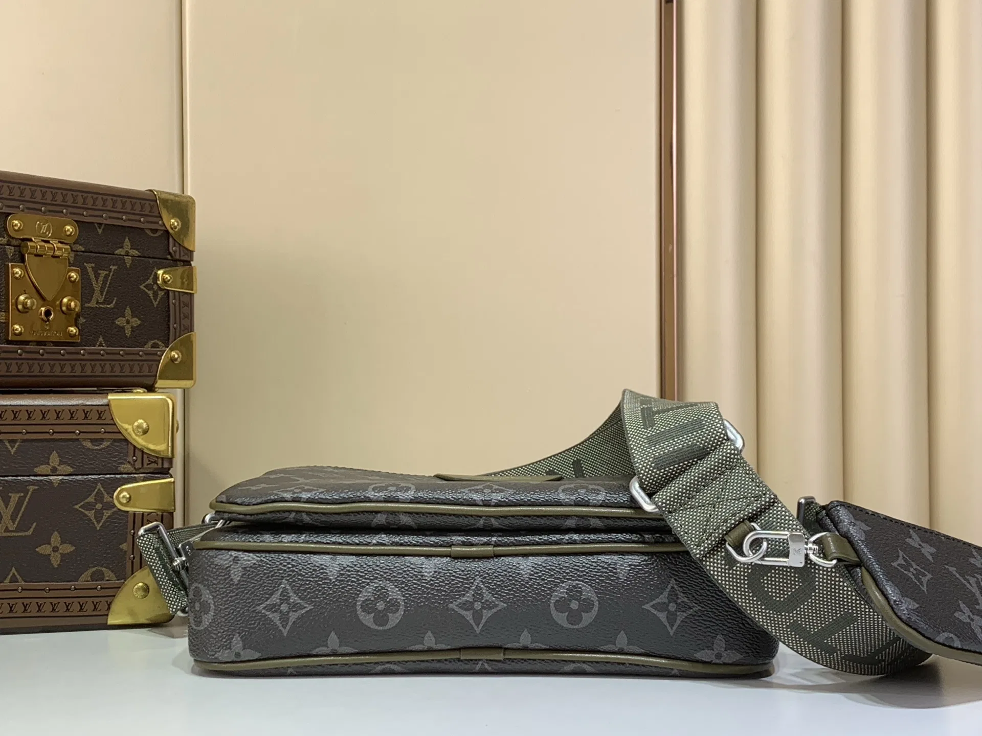LV 27FW LDWAQLG 129 크로스백 4
