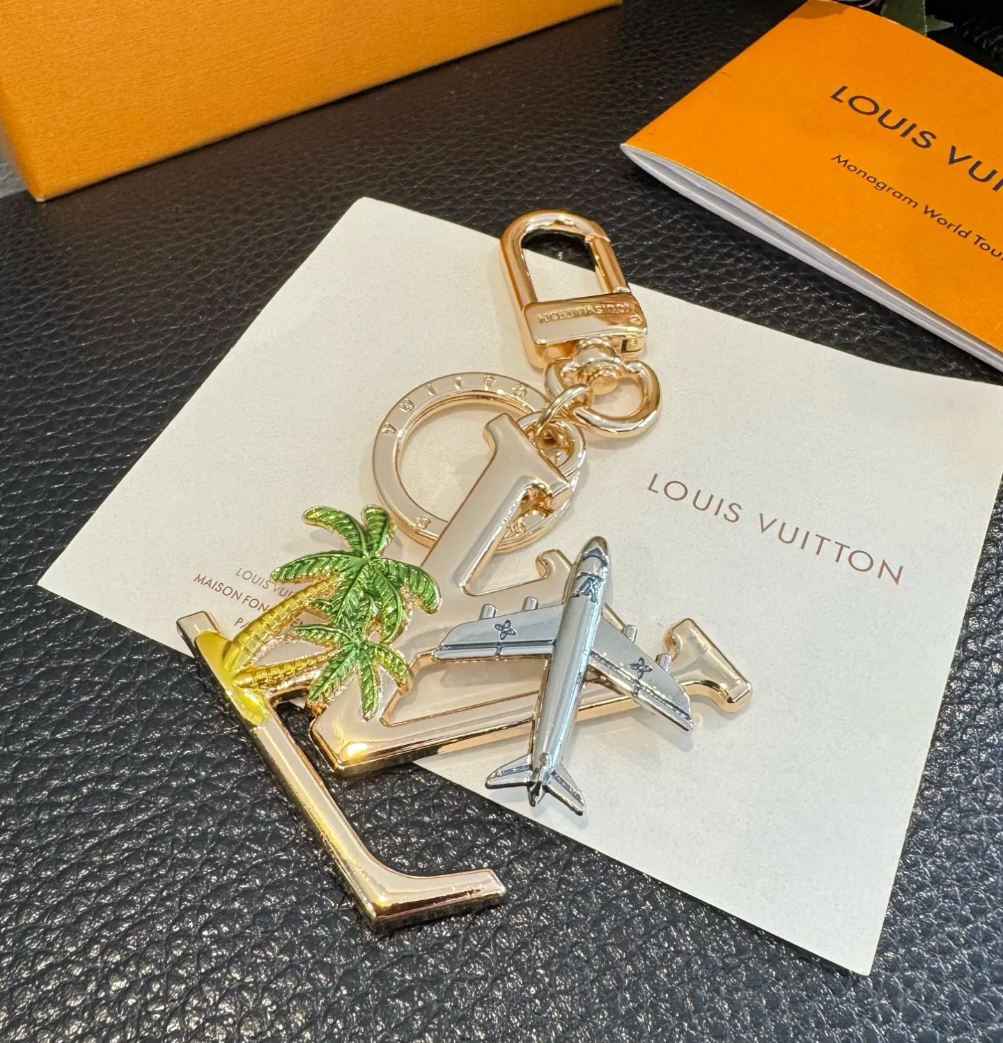 LV 27FW NSOVAAJ 001 키링 6