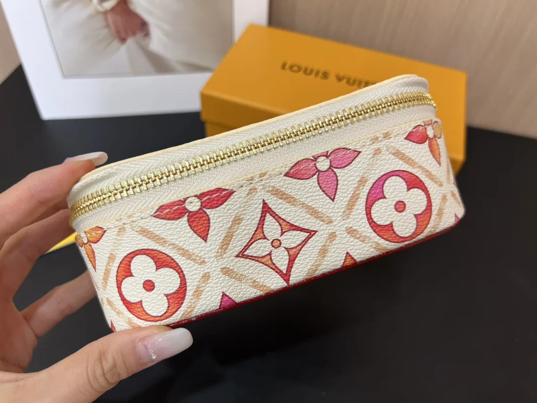 LV 27FW NSOVAAJ 004 선글라스보관함 3