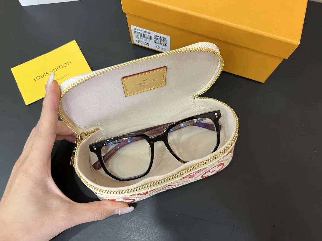 LV 27FW NSOVAAJ 004 선글라스보관함 4
