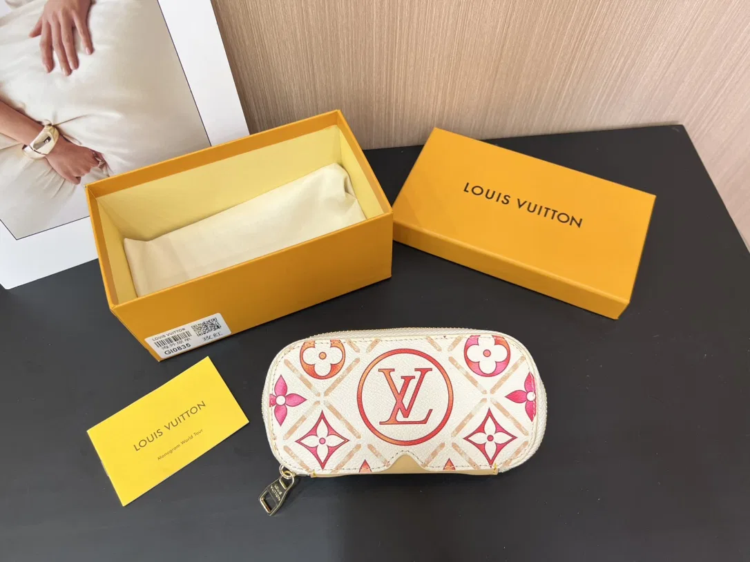 LV 27FW NSOVAAJ 004 선글라스보관함 5