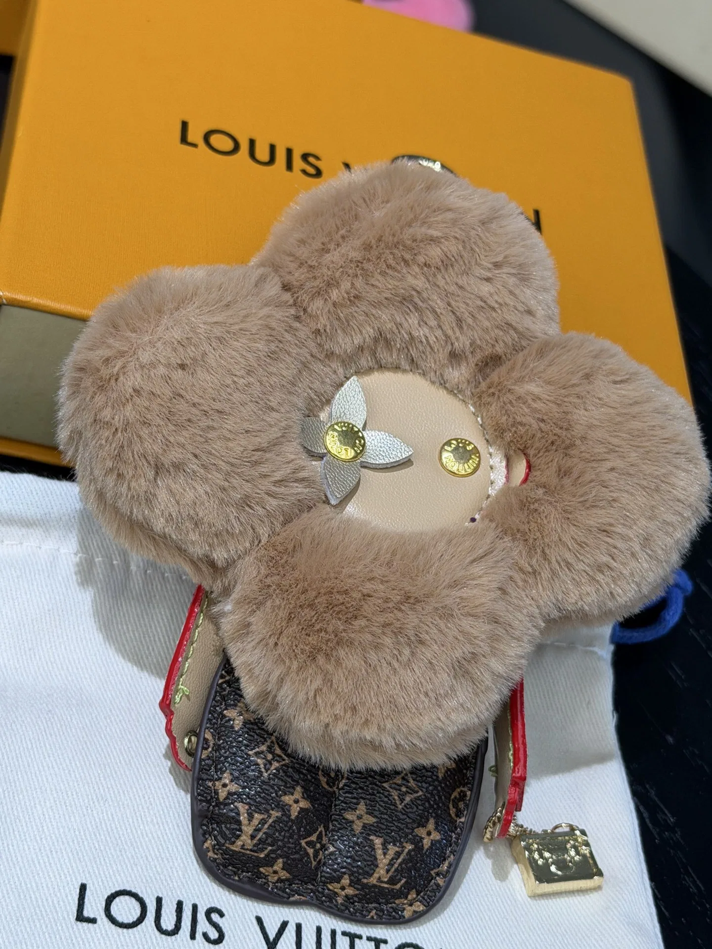 LV 27FW NSOVAAJ 006 키링 6