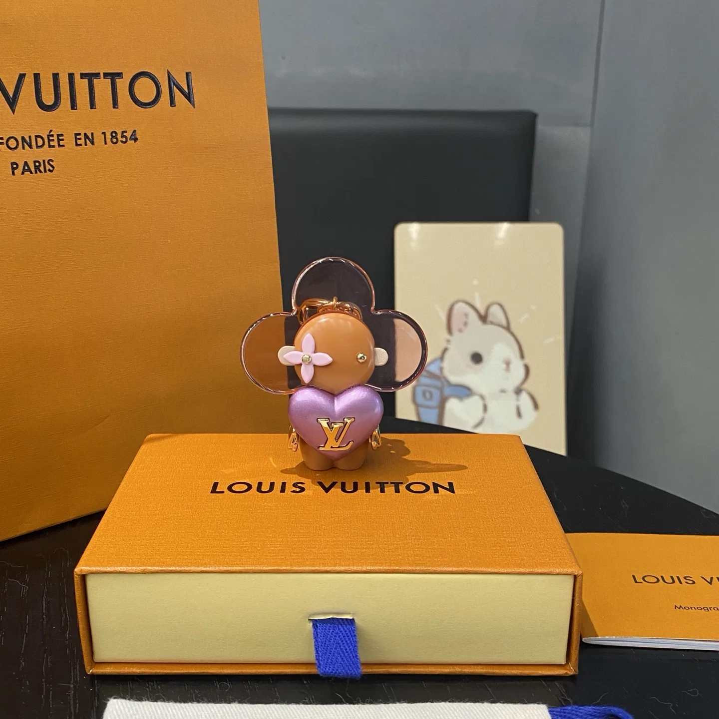 LV 27FW NSOVAAJ 007 키링
