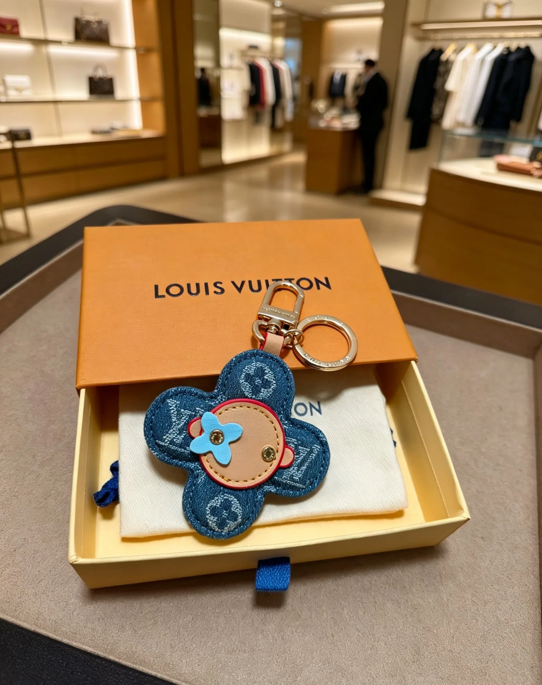 LV 27FW QCBNDNQ 001 키링 3