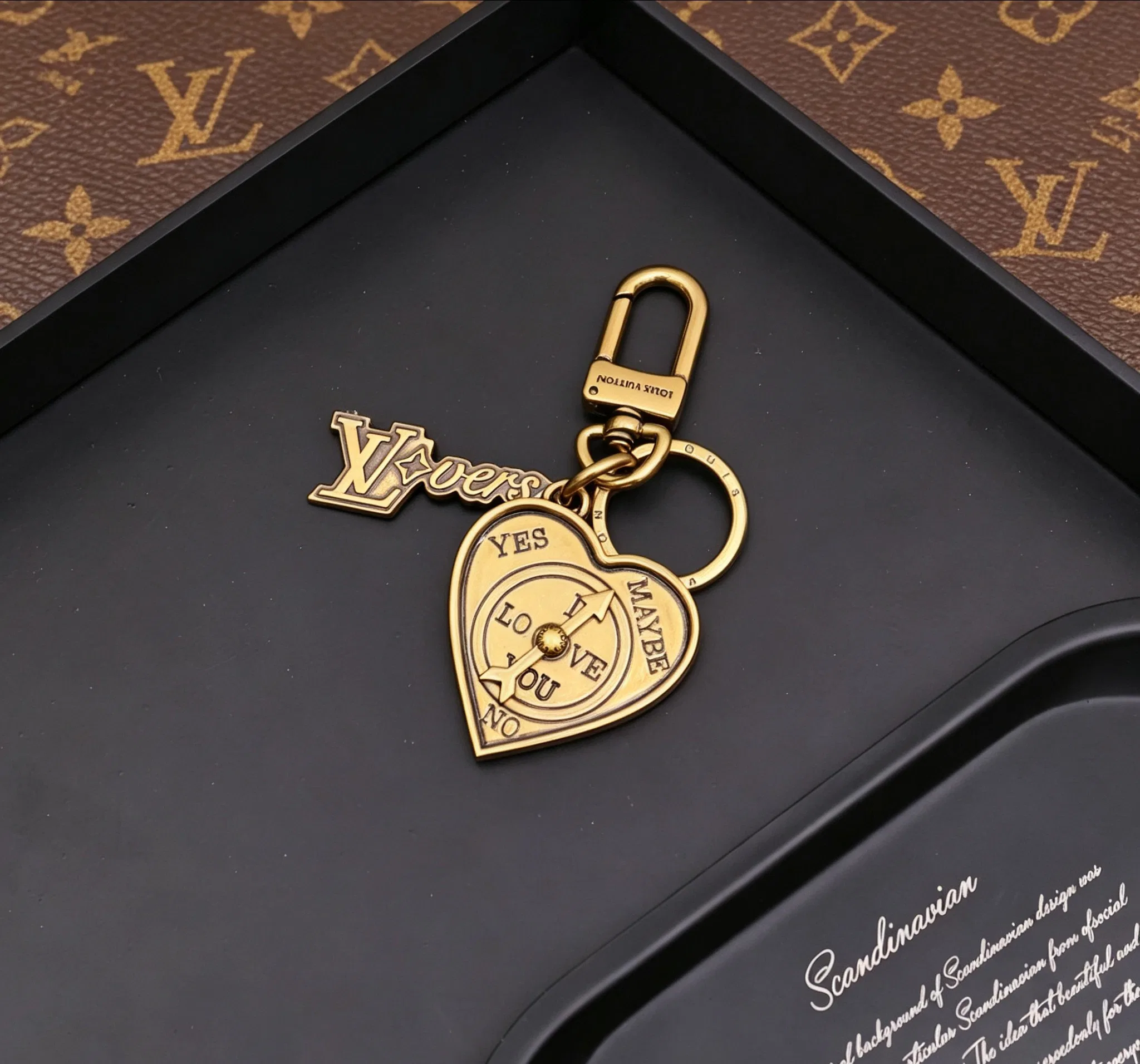 LV 27FW QCBNDNQ 003 키링