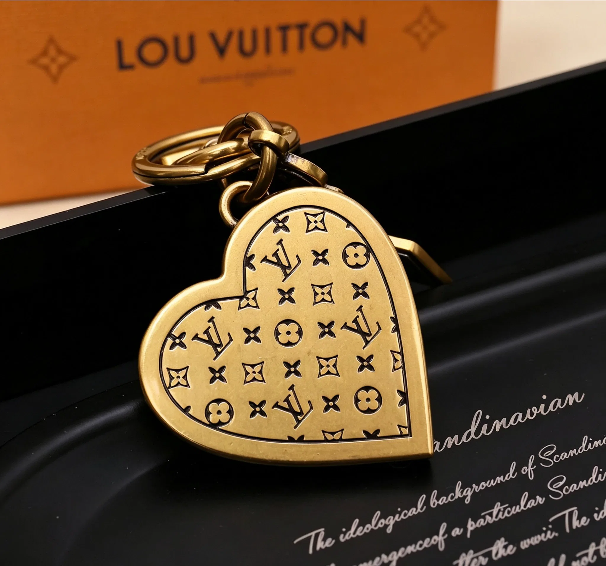 LV 27FW QCBNDNQ 003 키링 3