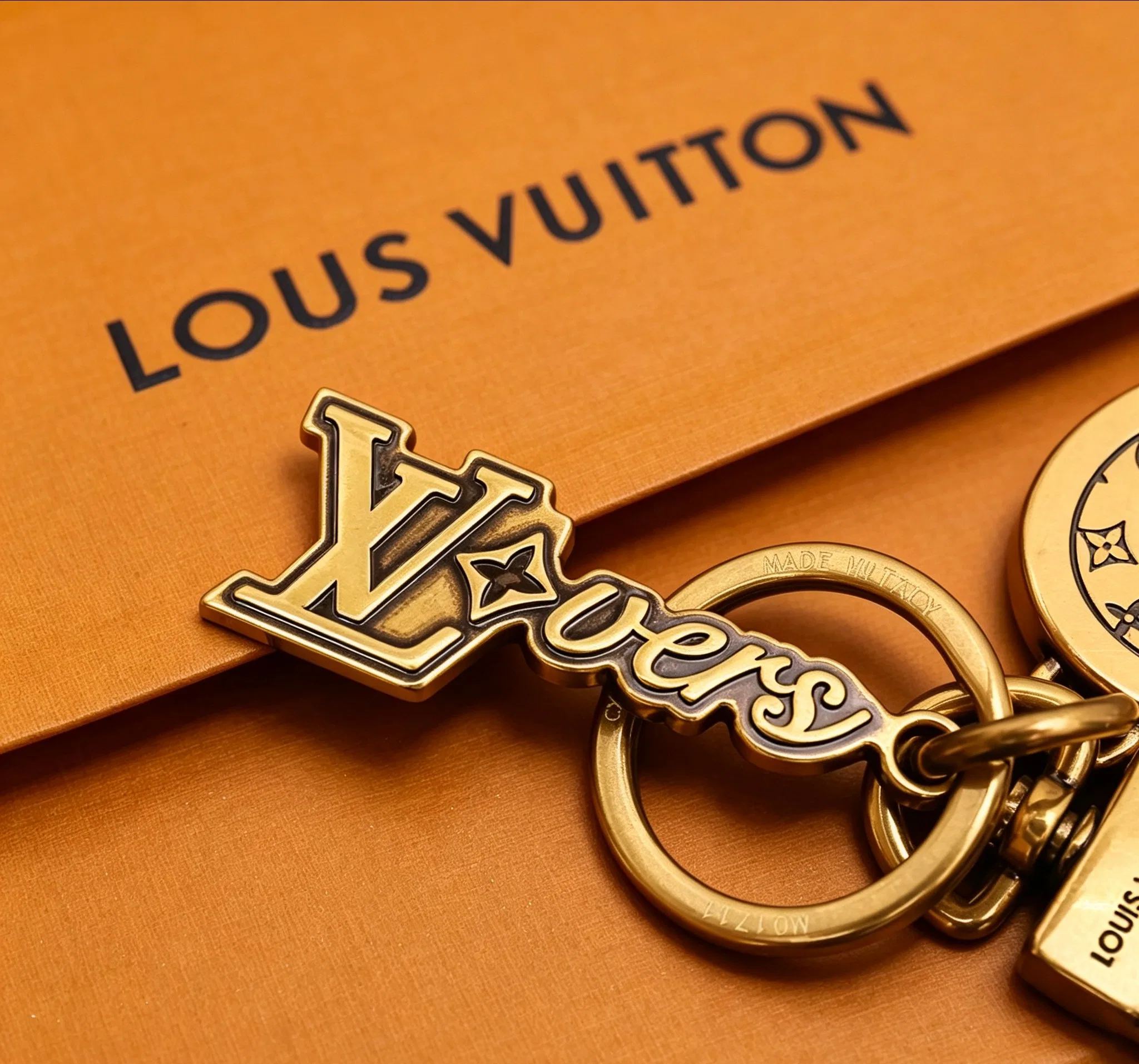 LV 27FW QCBNDNQ 004 키링