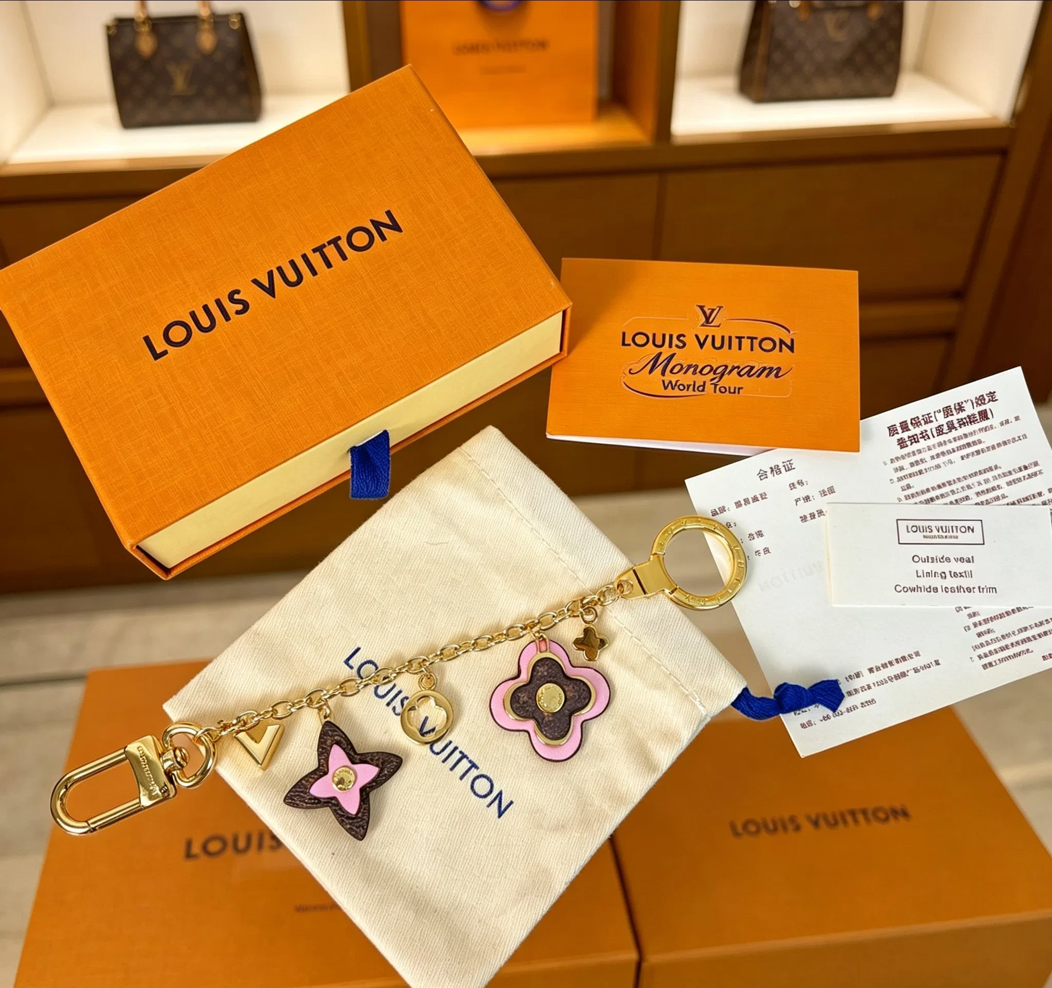 LV 27FW QCBNDNQ 007 키링 3