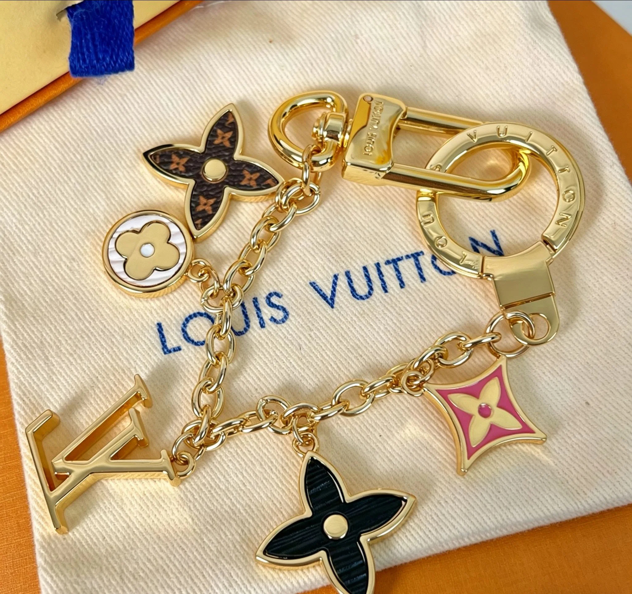 LV 27FW QCBNDNQ 008 키링 3