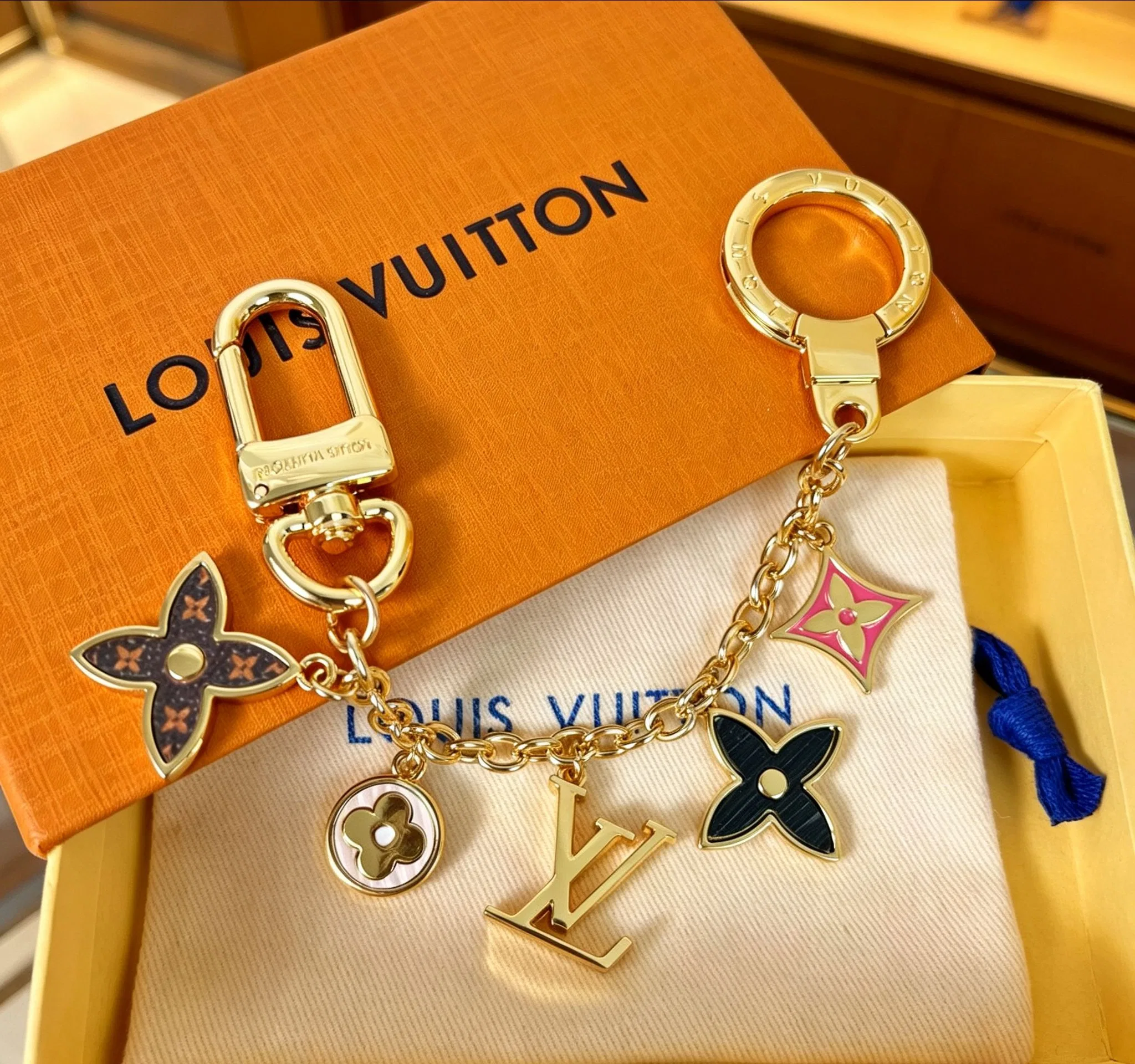 LV 27FW QCBNDNQ 008 키링 4