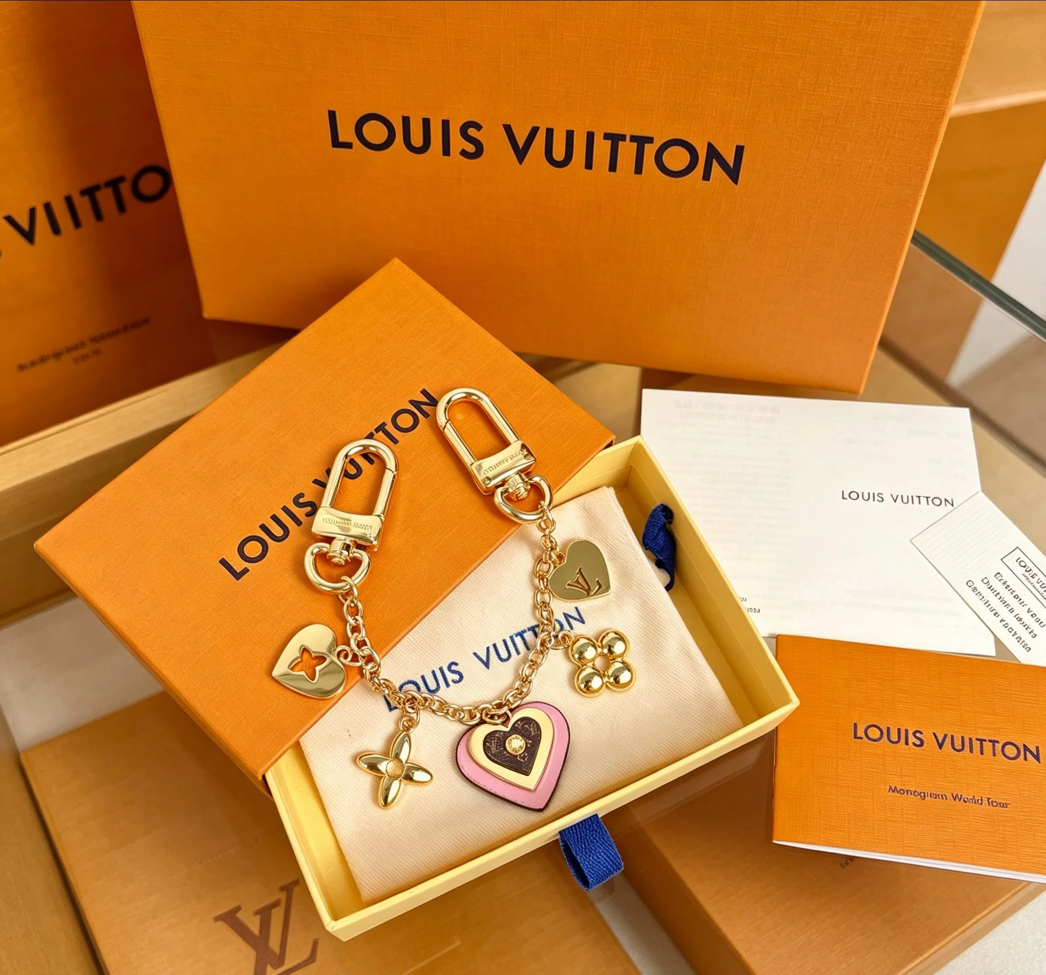 LV 27FW QCBNDNQ 009 키링
