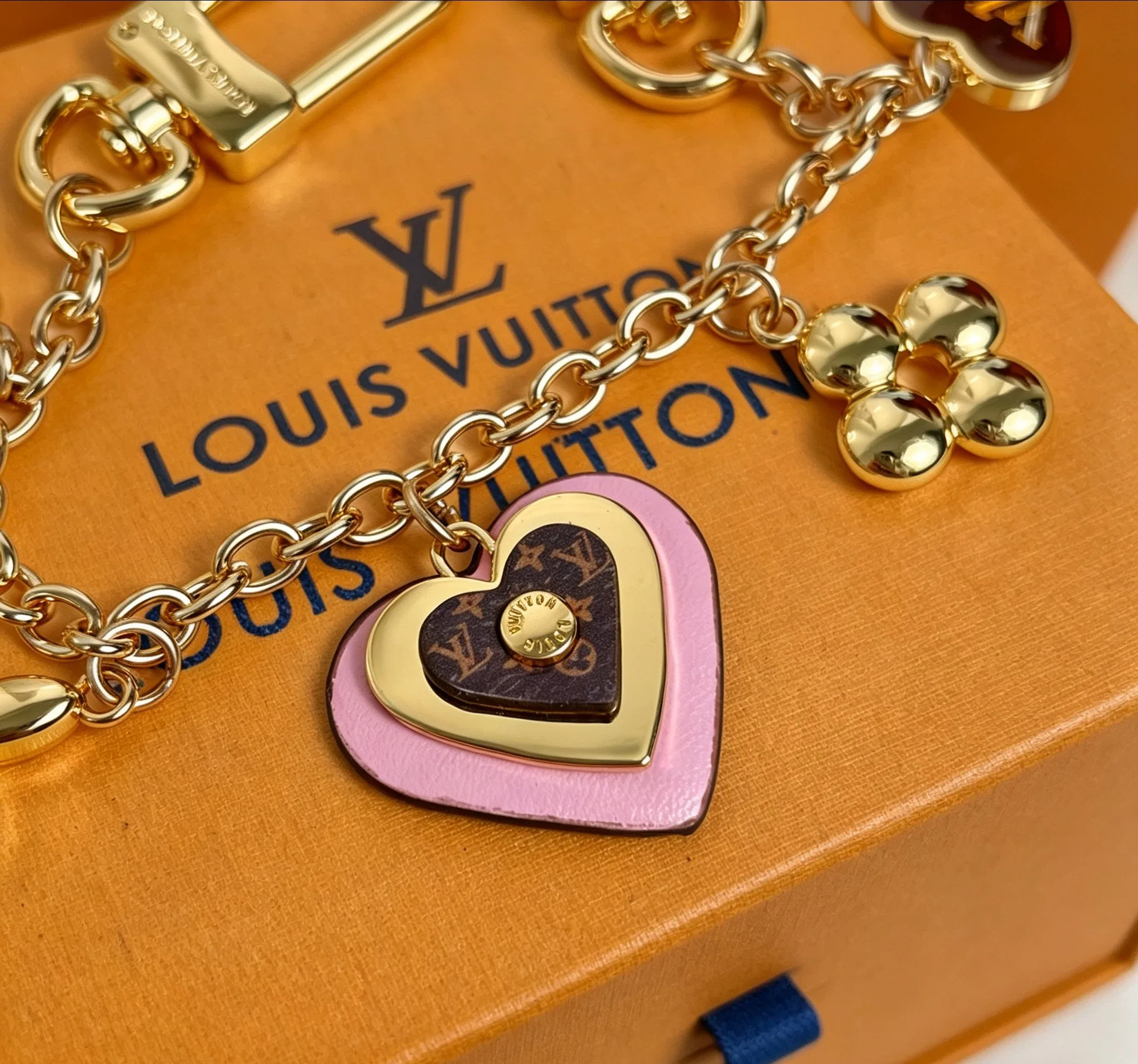 LV 27FW QCBNDNQ 009 키링 5