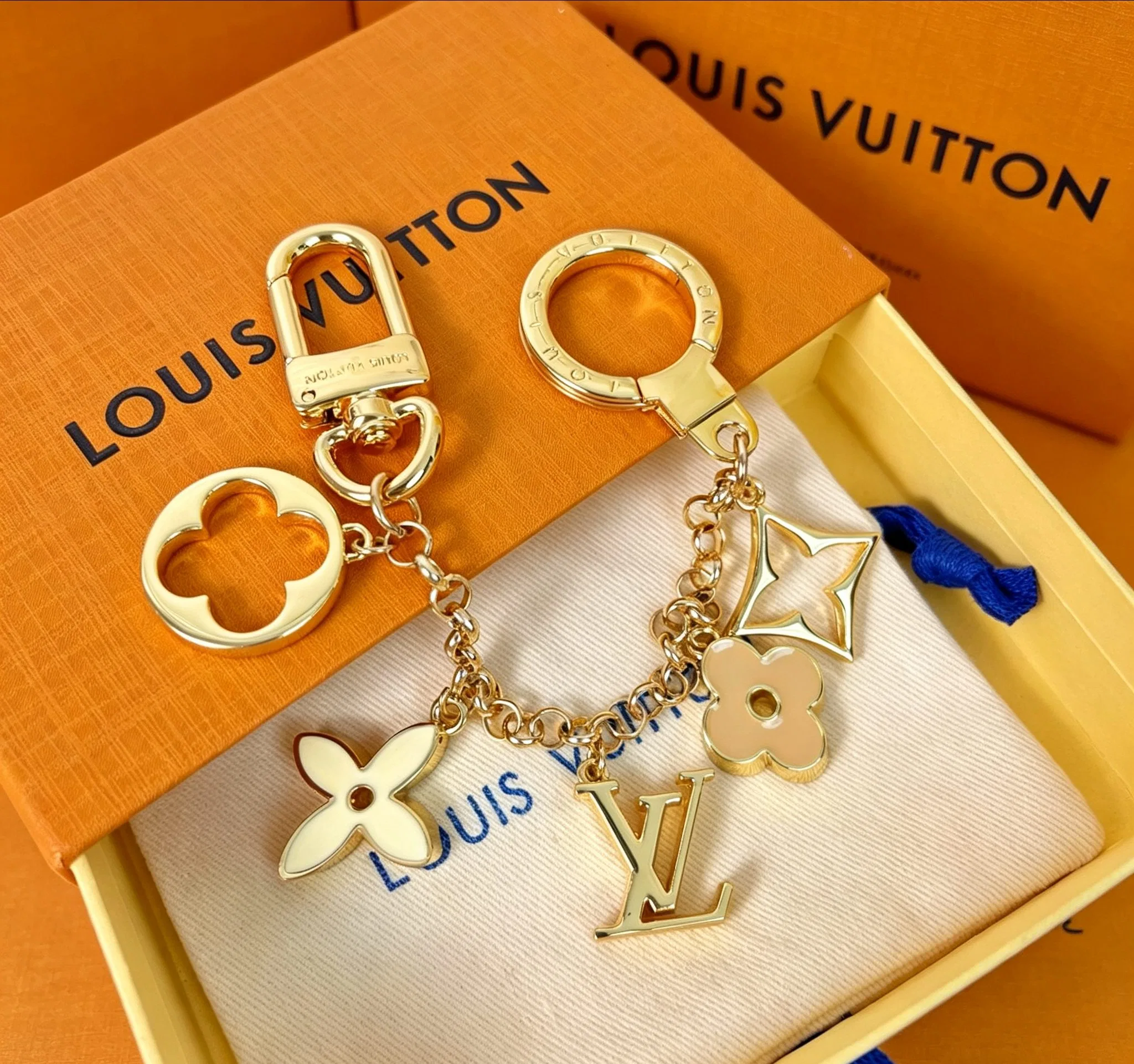 LV 27FW QCBNDNQ 010 키링