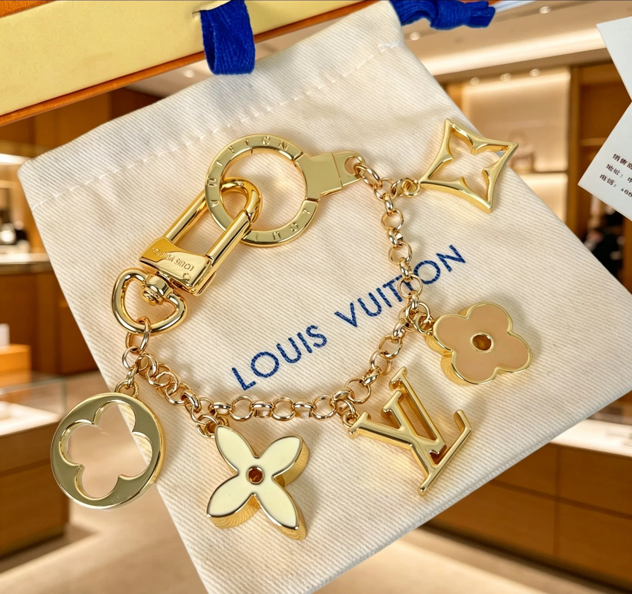 LV 27FW QCBNDNQ 010 키링 3