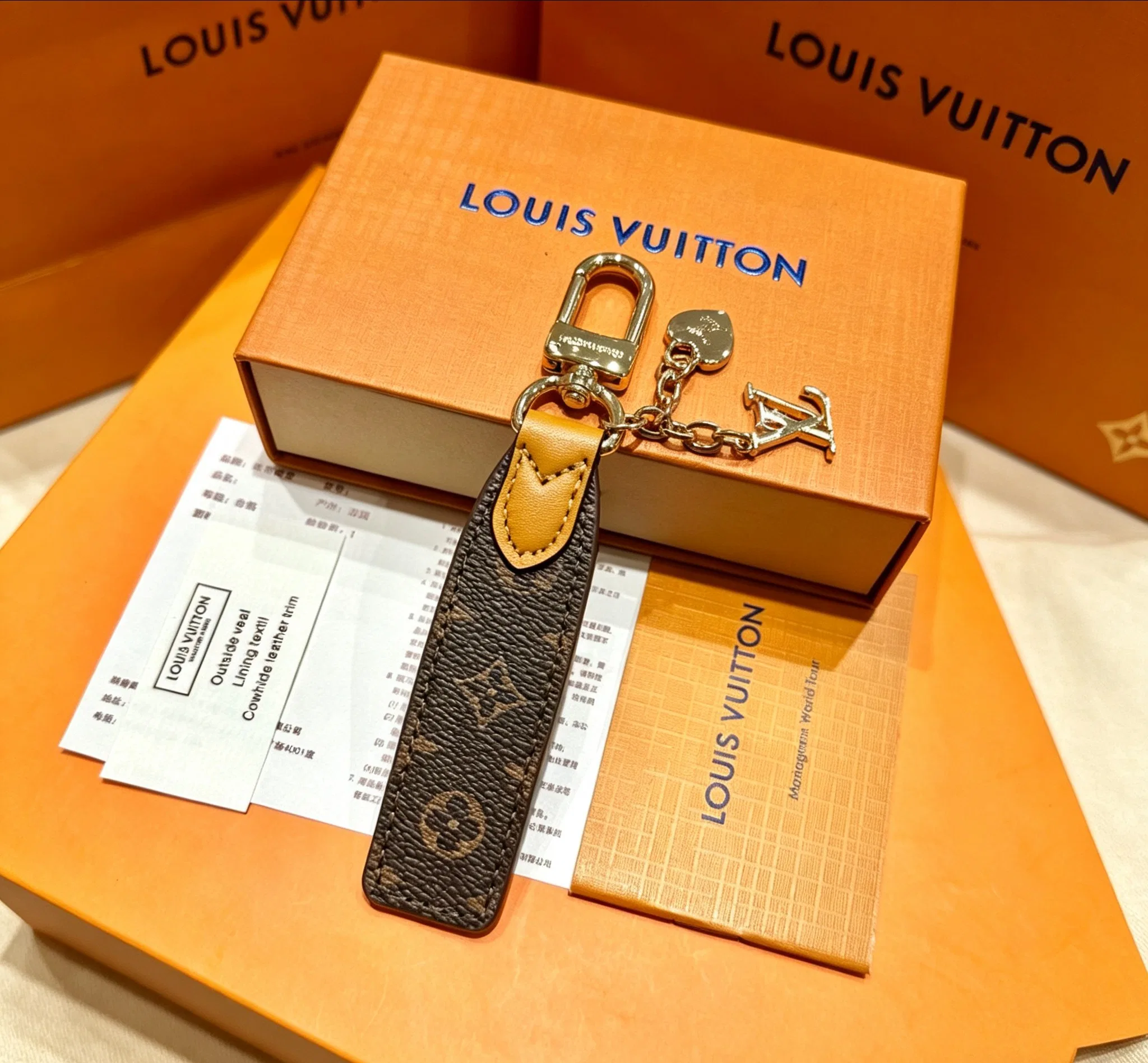 LV 27FW QCBNDNQ 011 키링 6