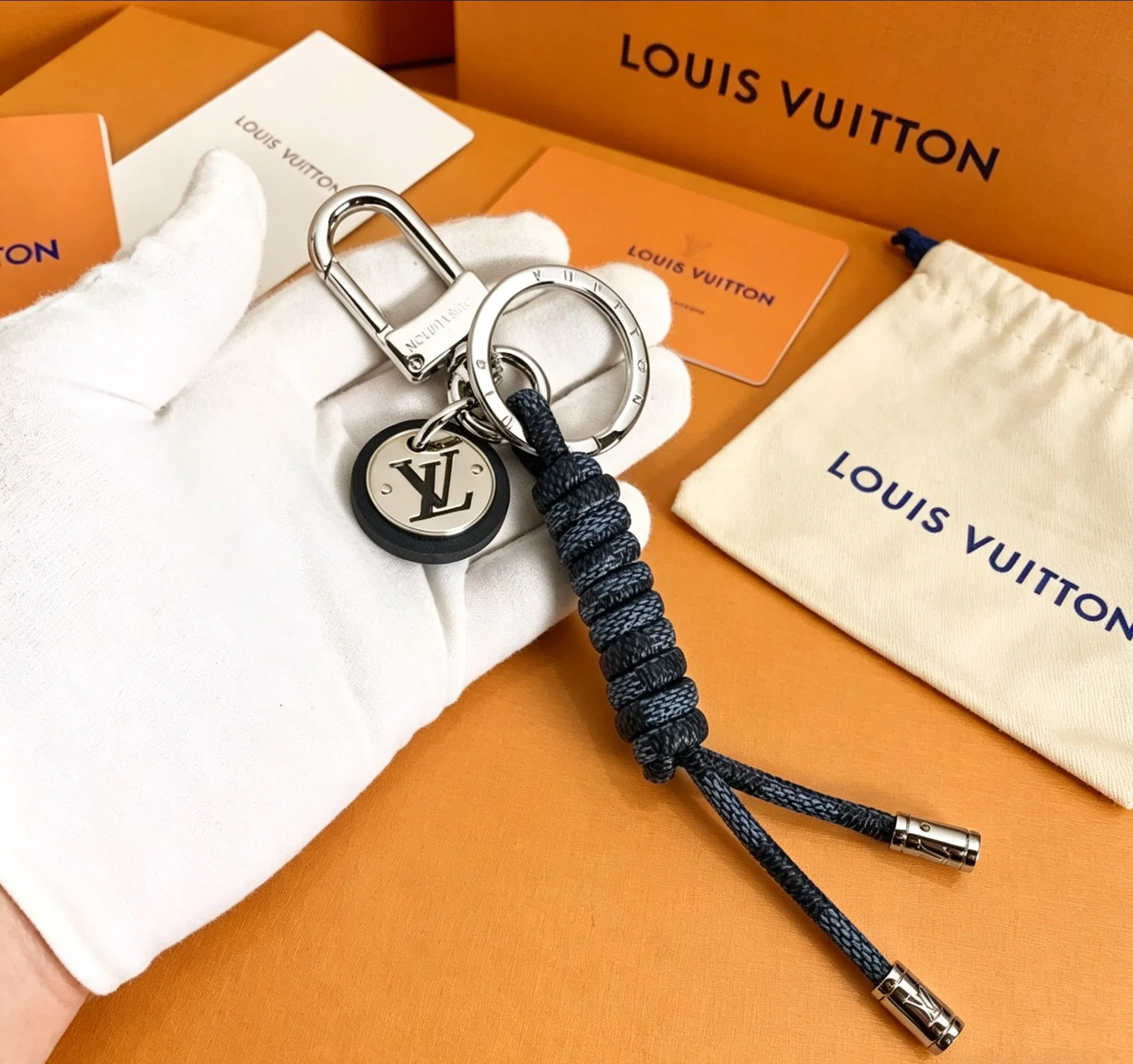 LV 27FW QCBNDNQ 012 키링 3