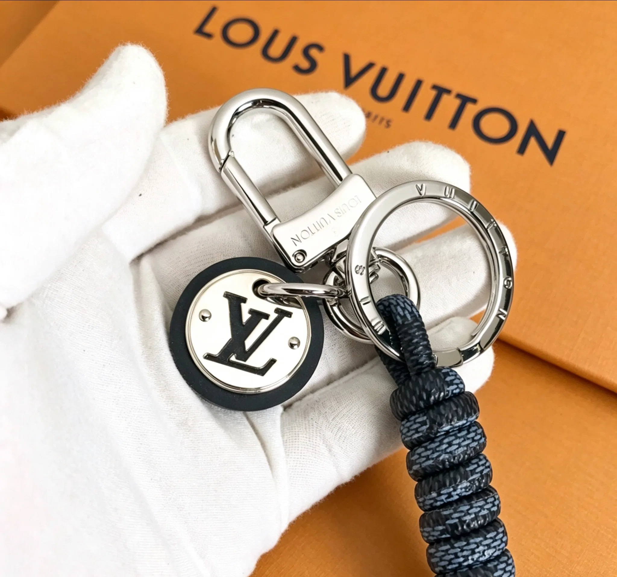 LV 27FW QCBNDNQ 012 키링 4