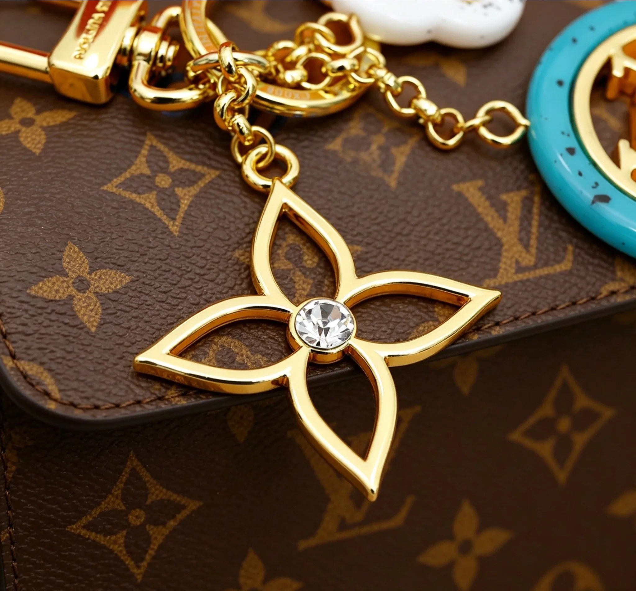 LV 27FW QCBNDNQ 013 키링 4